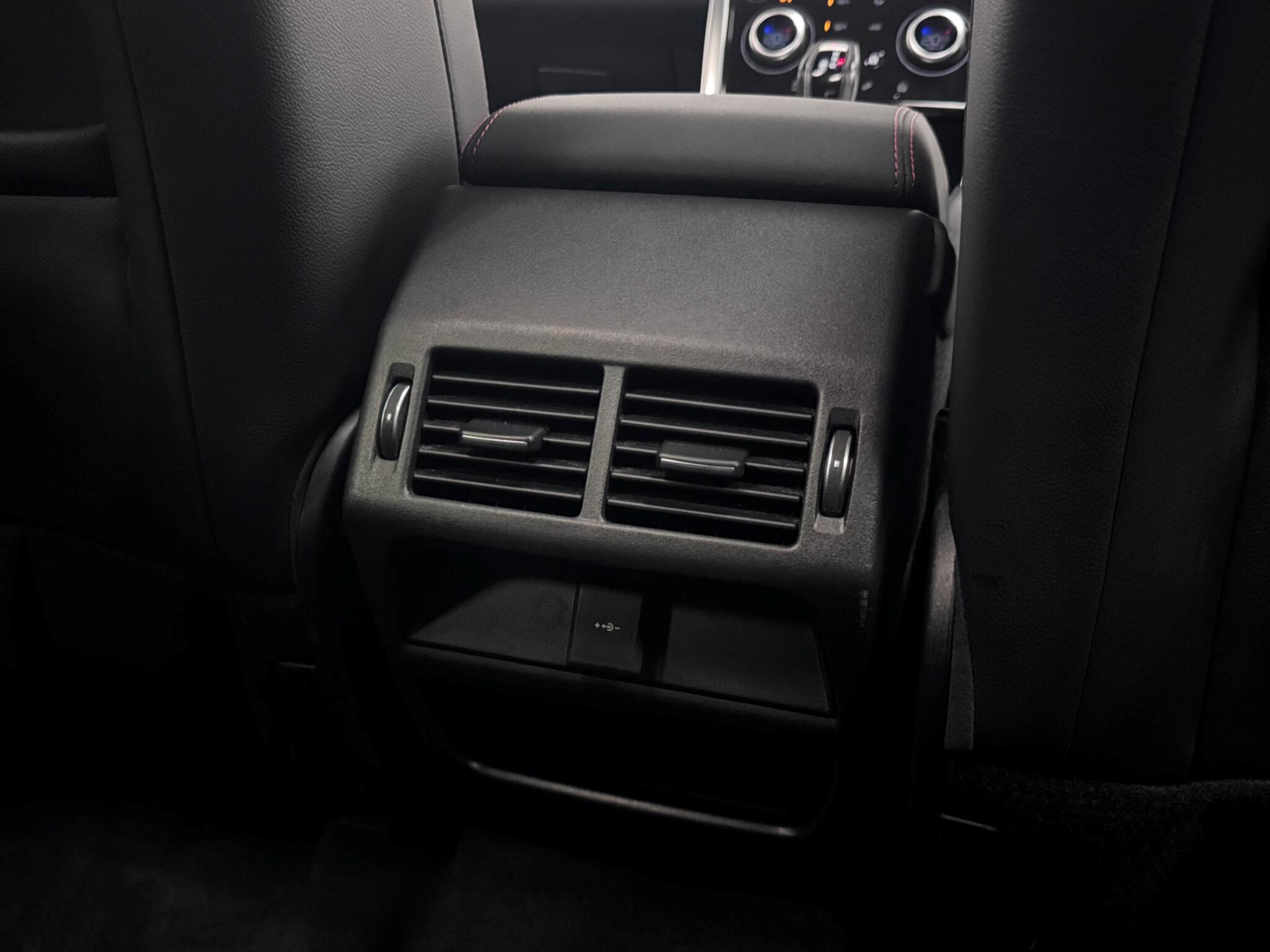 Land Rover Discovery Sport view 13