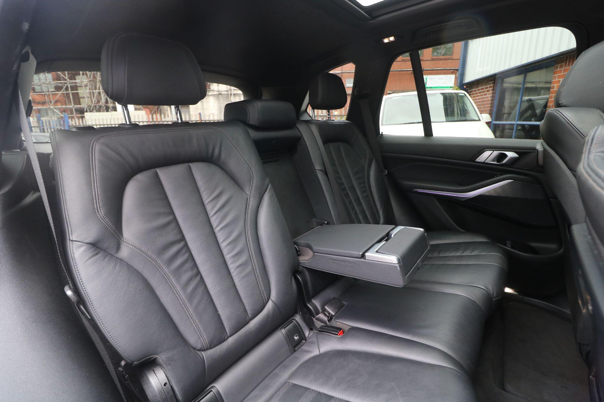BMW X5 view 10