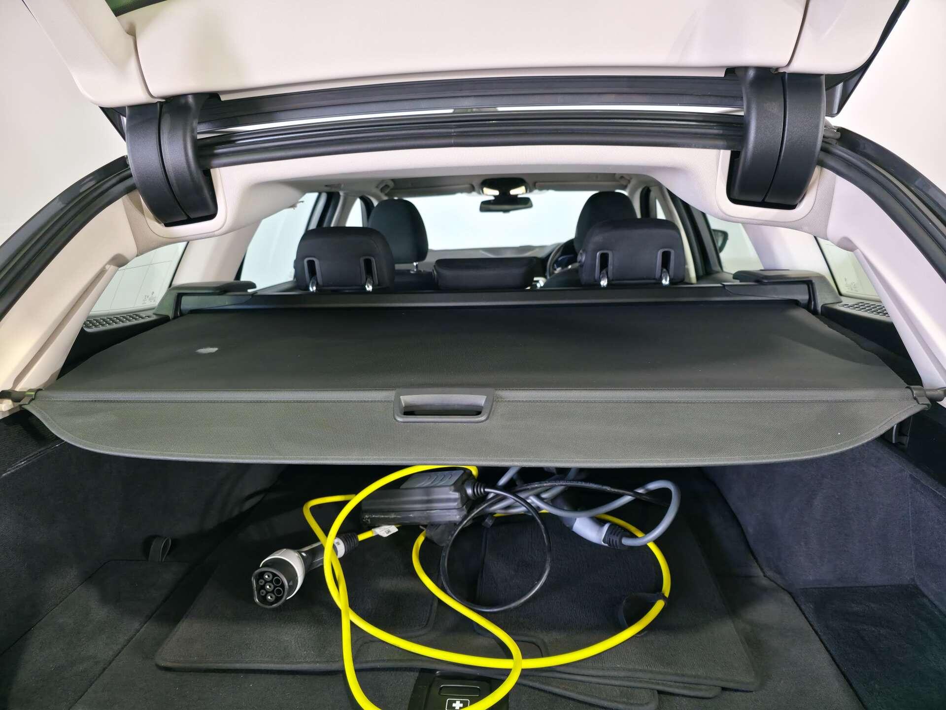 BMW 3 Series view 20