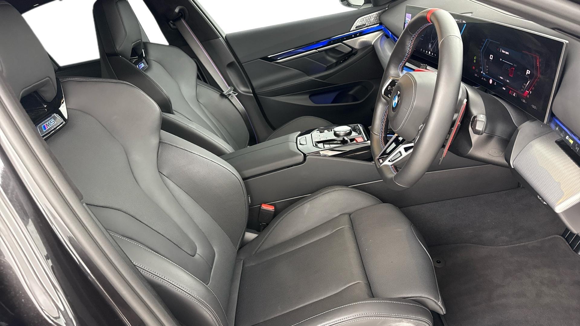 BMW M5 view 11