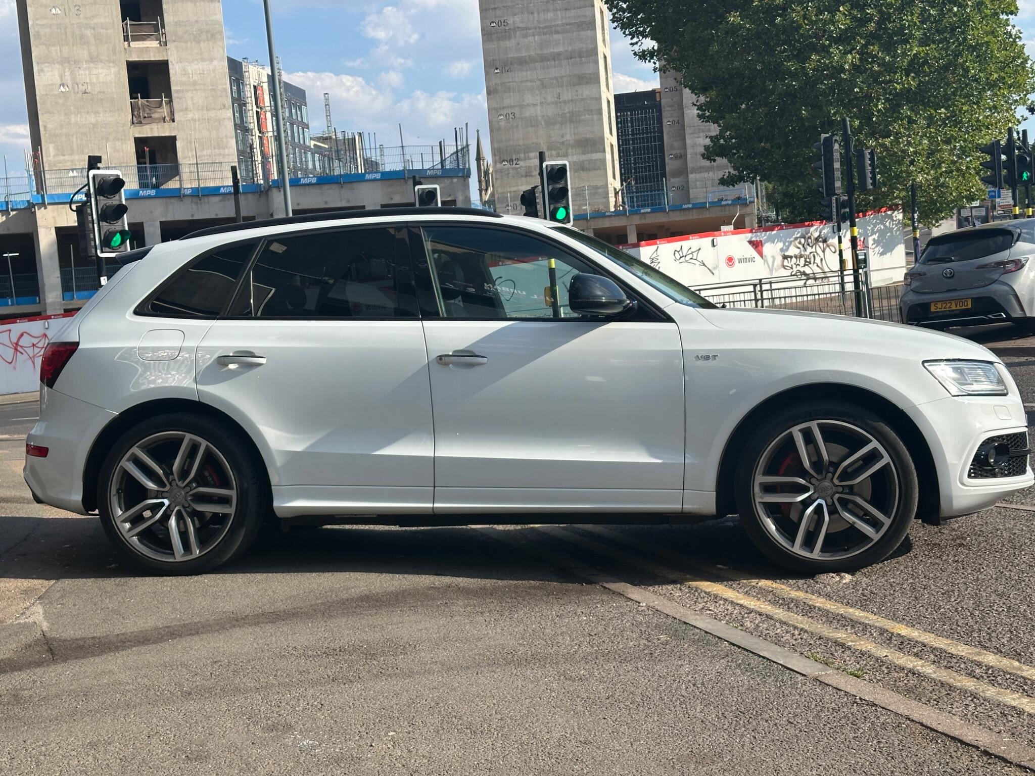Audi SQ5 view 5