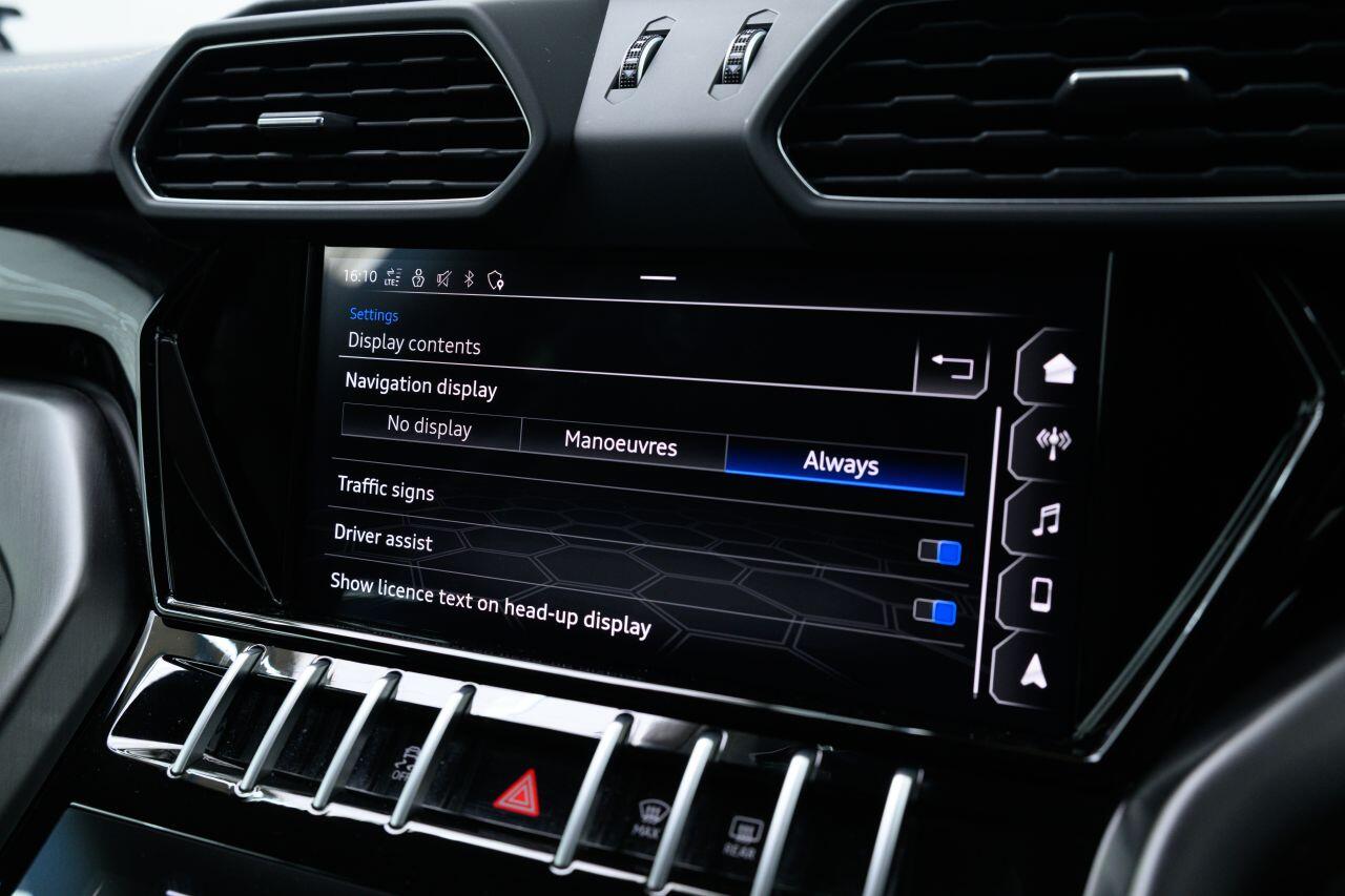 Lamborghini Urus view 98