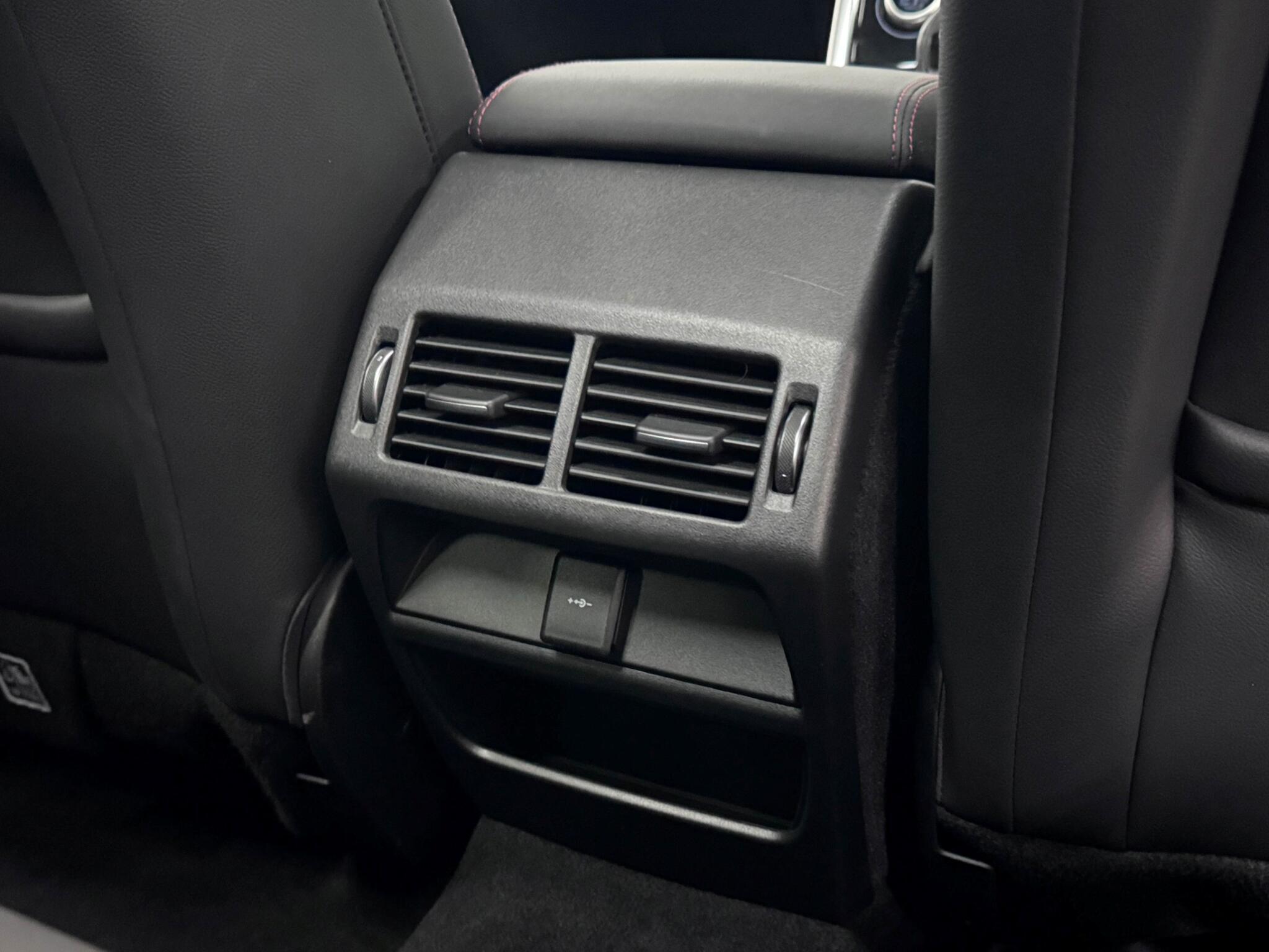 Land Rover Discovery Sport view 12