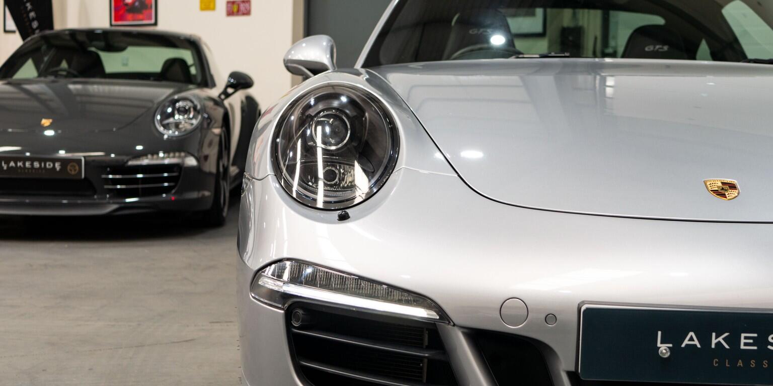 Porsche 911 view 48
