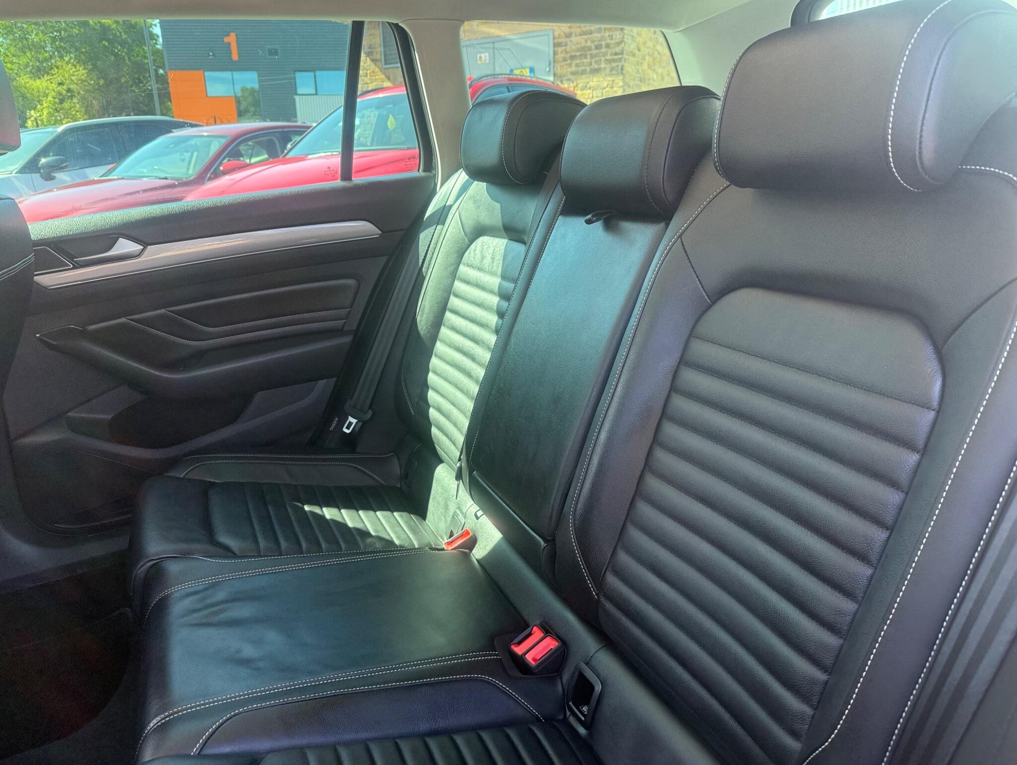Volkswagen Passat view 15