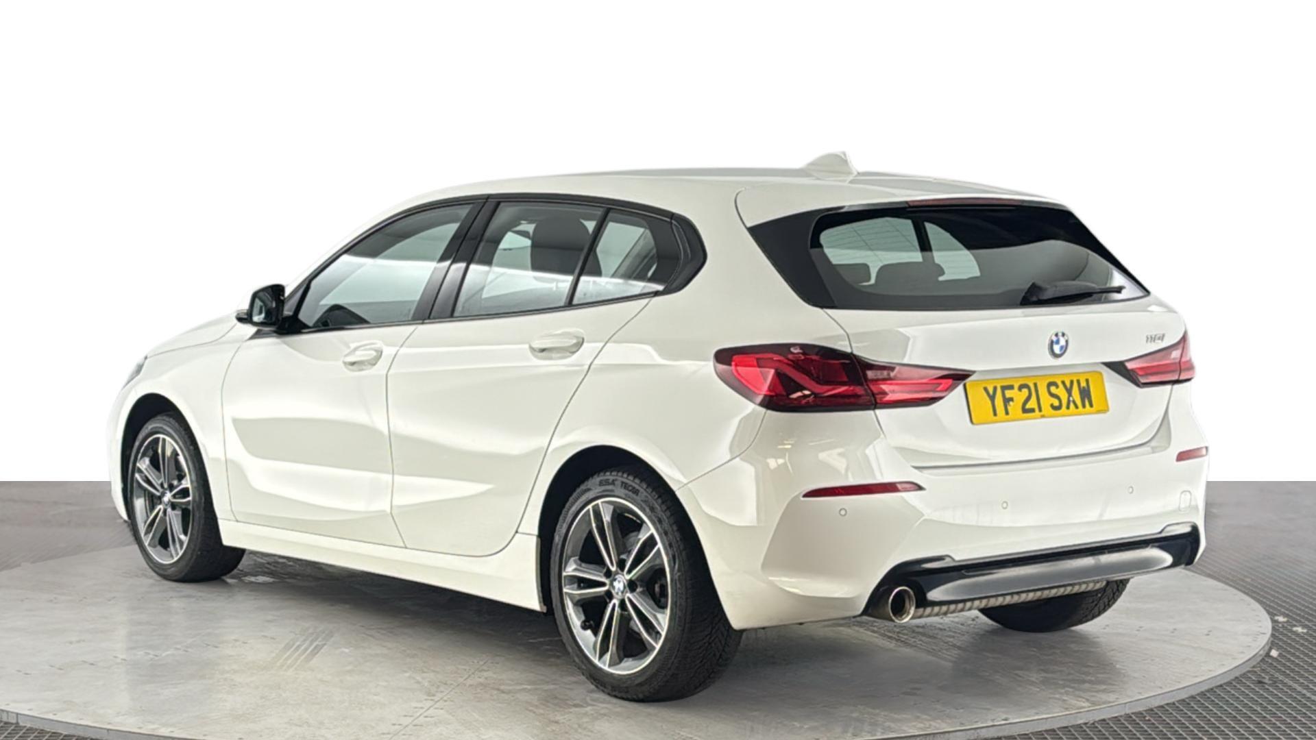 BMW 1 Series view 6