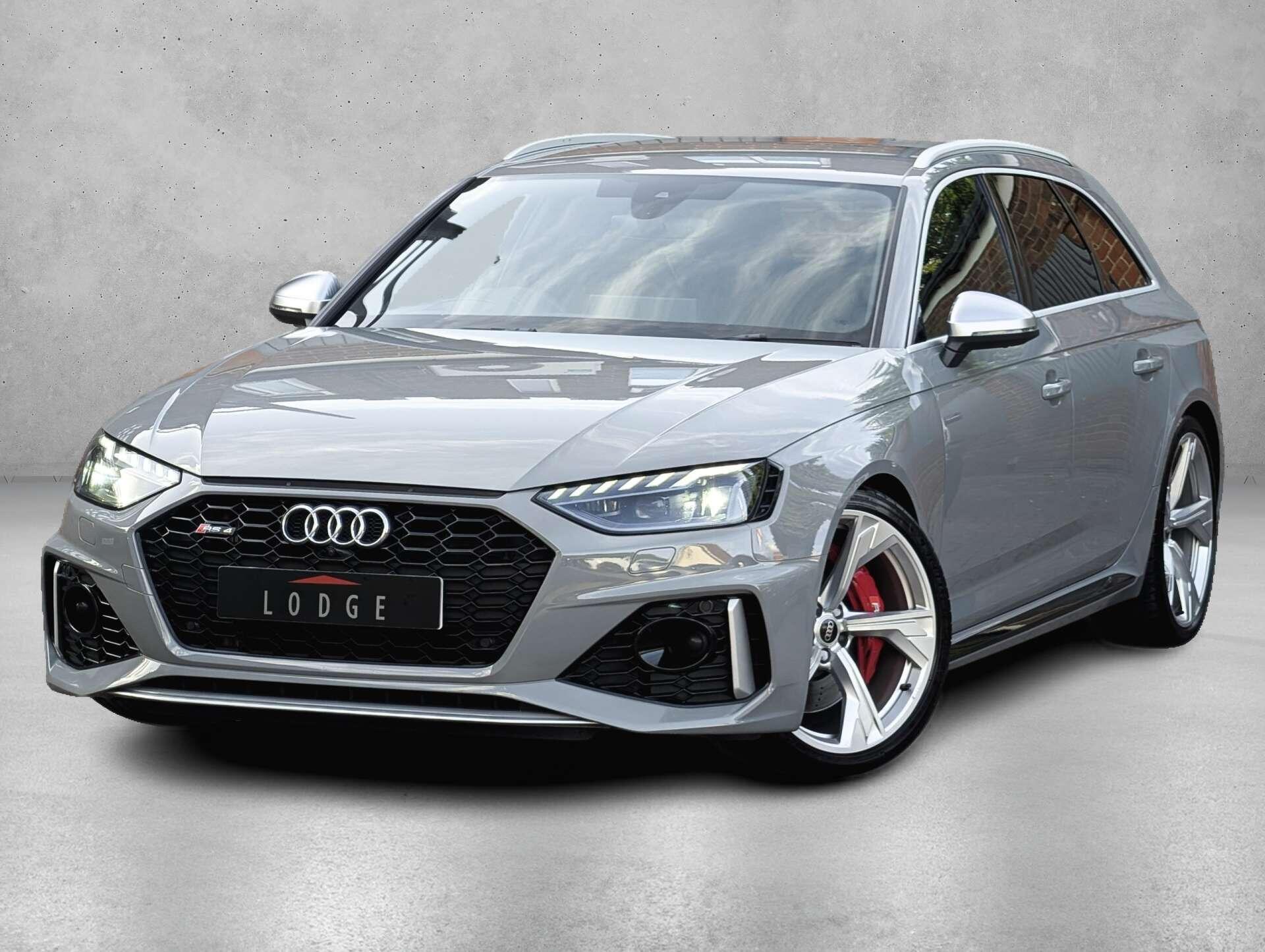 Audi RS4 view 3