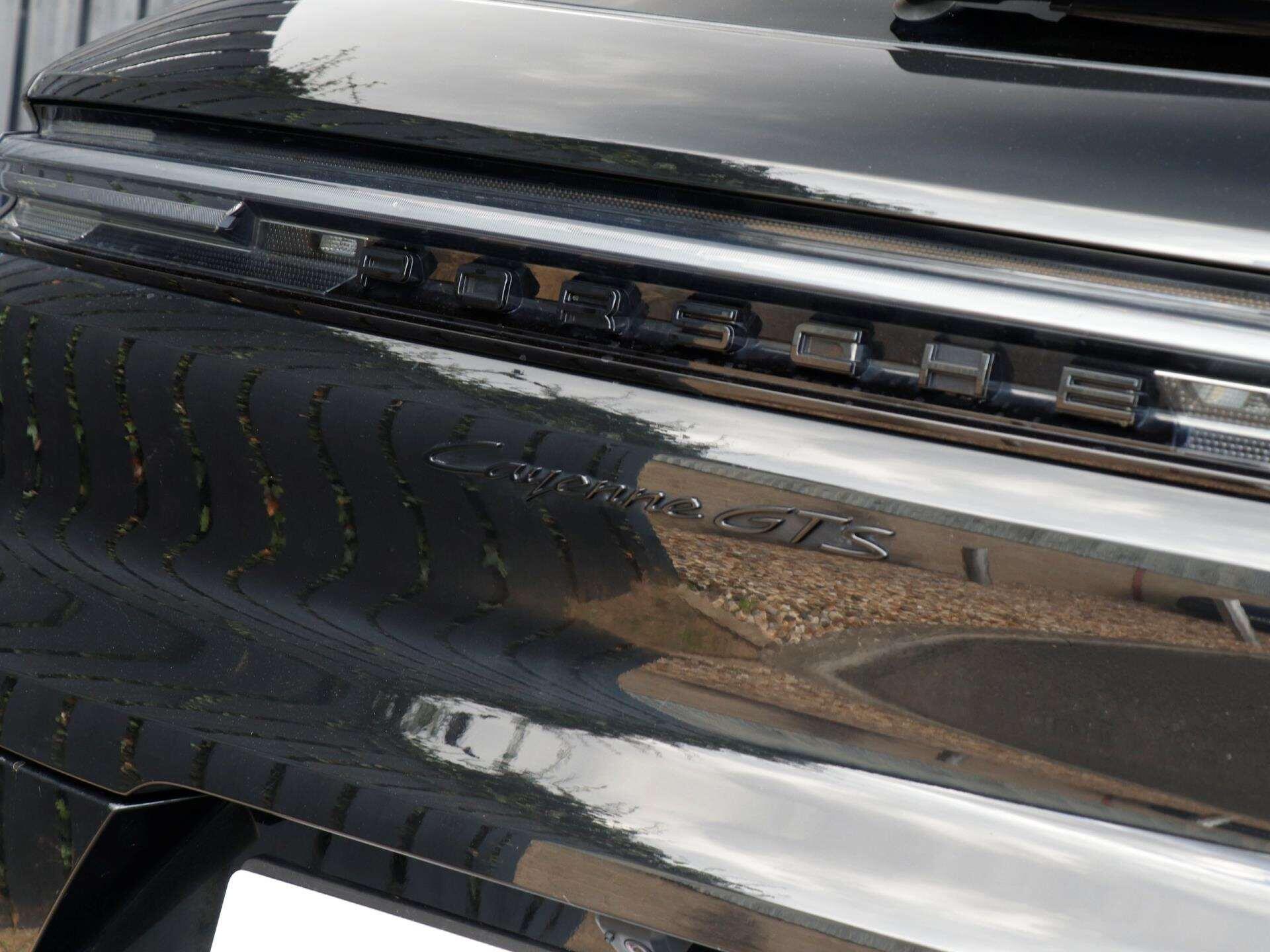 Porsche Cayenne view 29