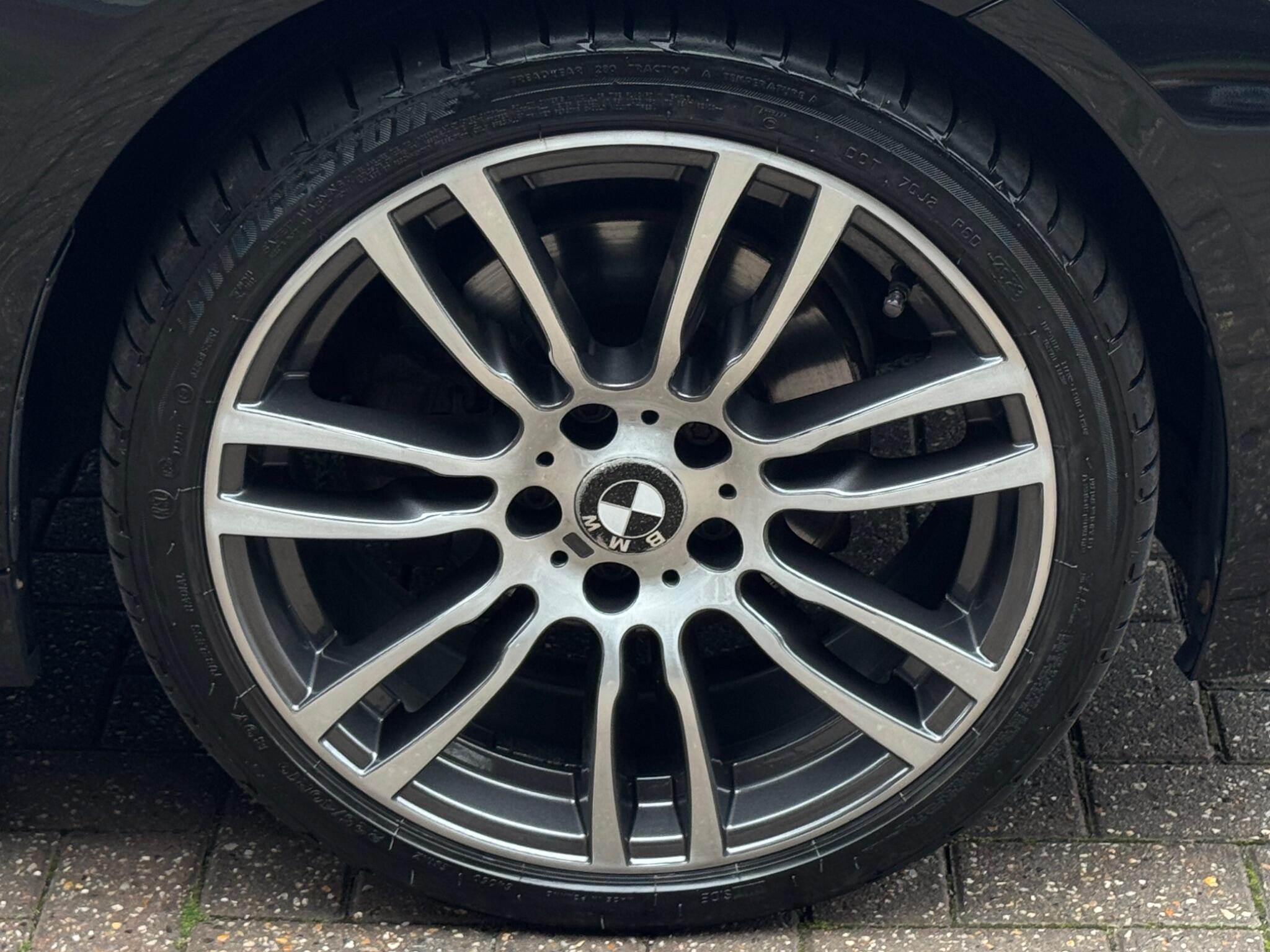 BMW 3 Series view 32