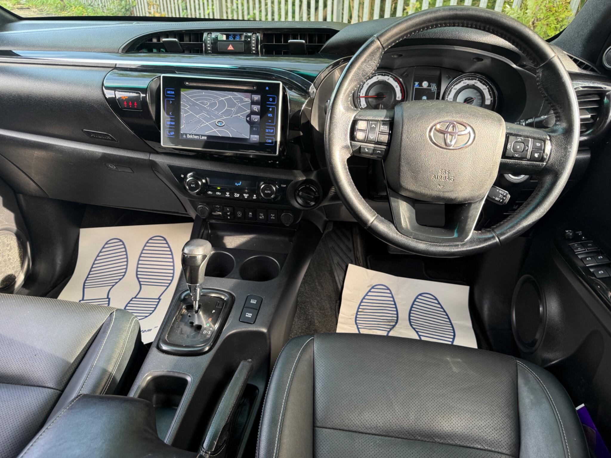 Toyota Hilux view 14