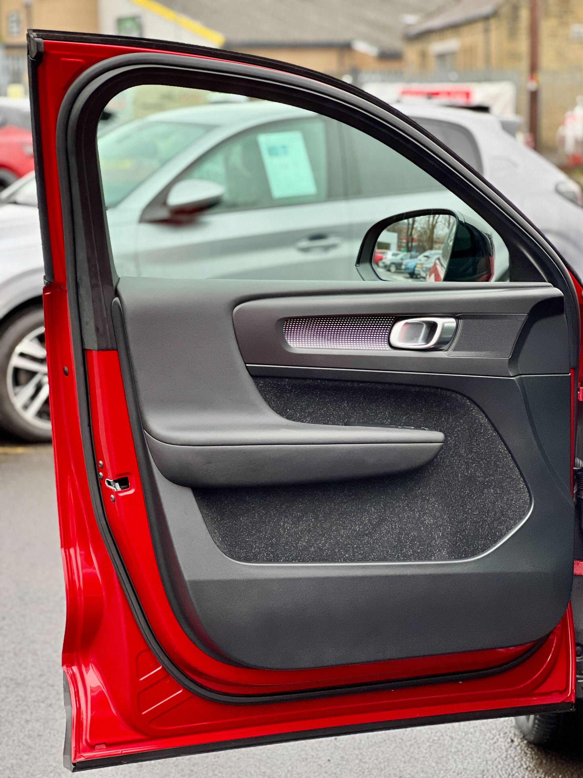 Volvo XC40 view 27