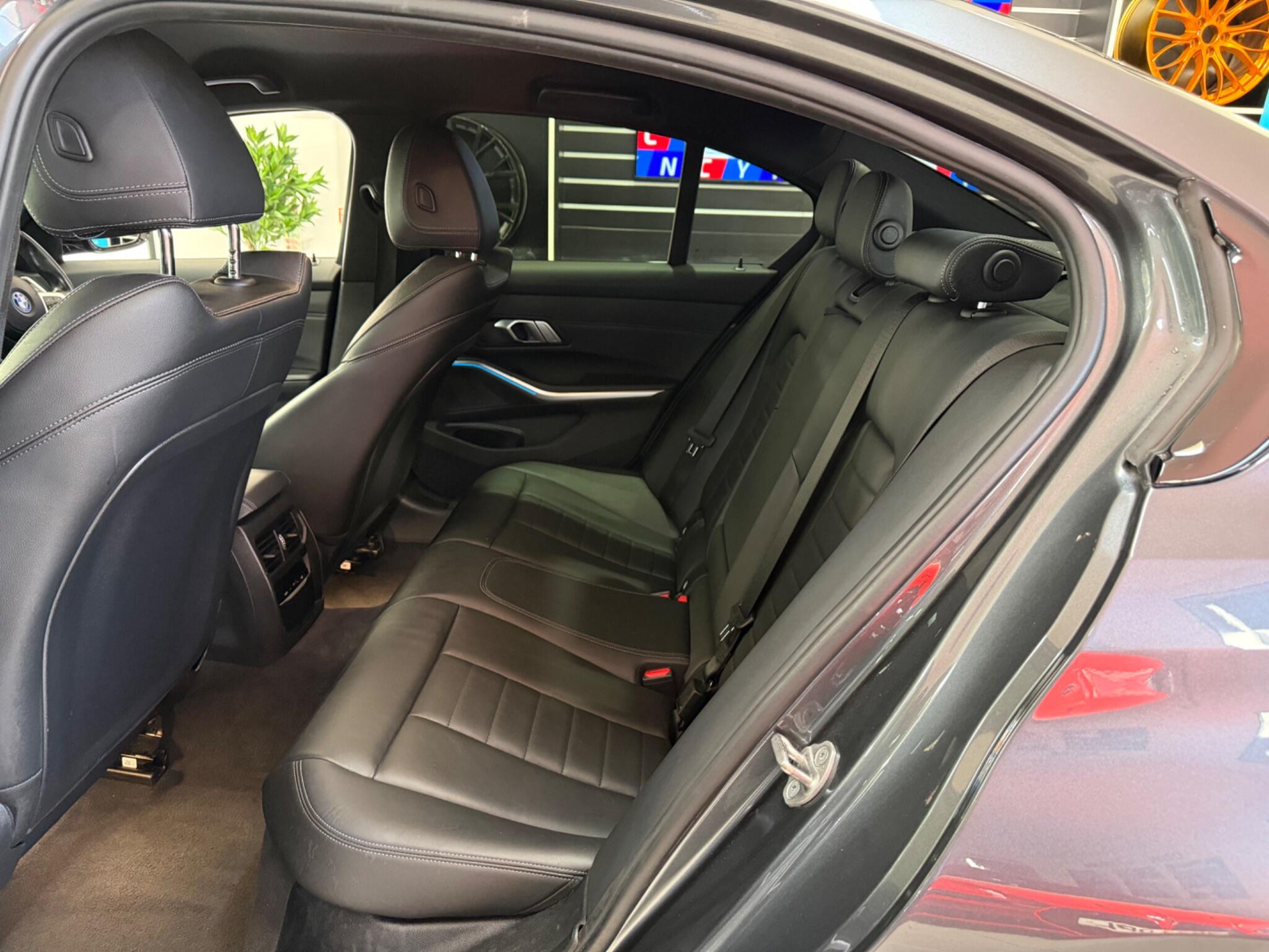 BMW 3 Series view 29