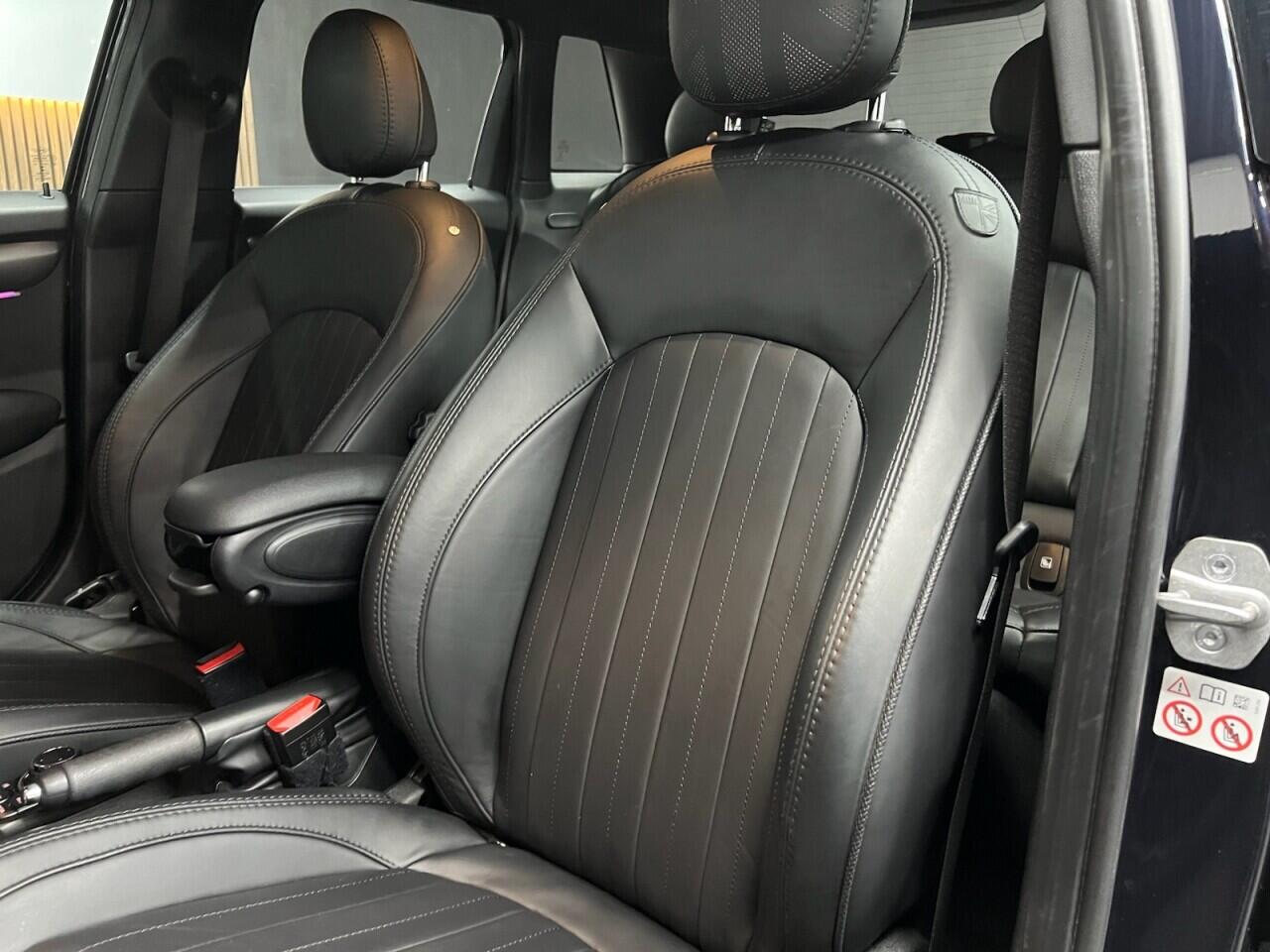 Mini Hatch view 31