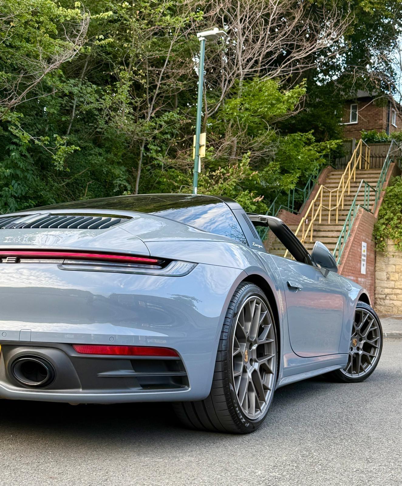 Porsche 911 view 32