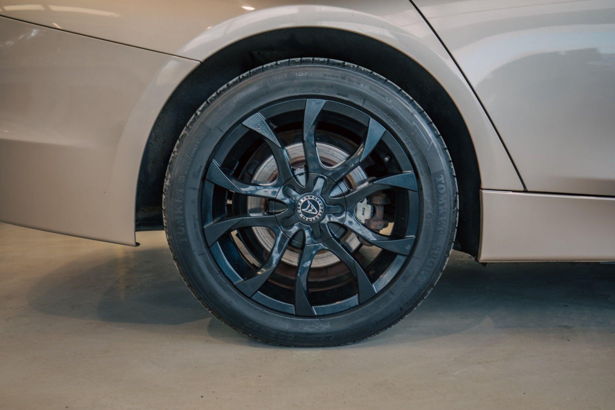 BMW 3 Series view 8