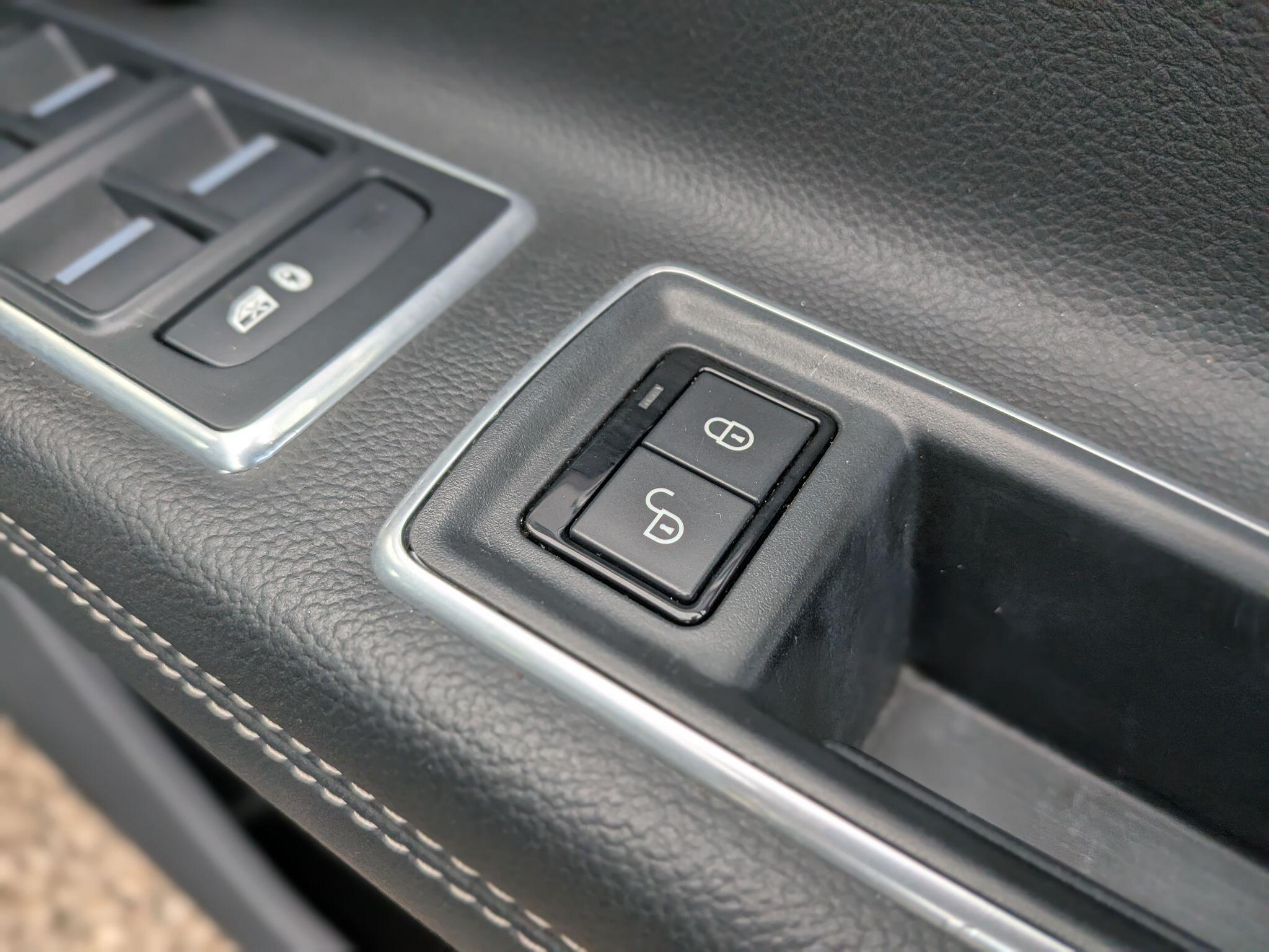 Jaguar XF view 36