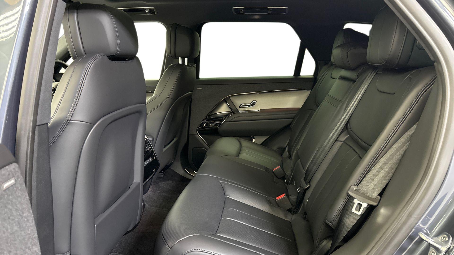 Land Rover Range Rover Sport view 4