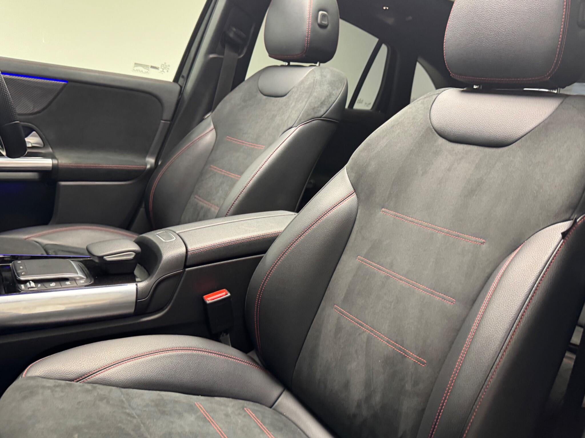 Mercedes-Benz Gla view 25