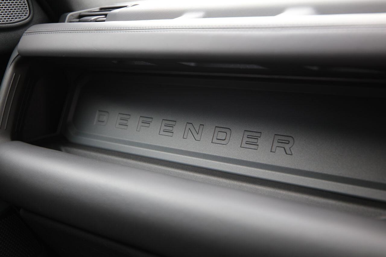 Land Rover Defender view 33