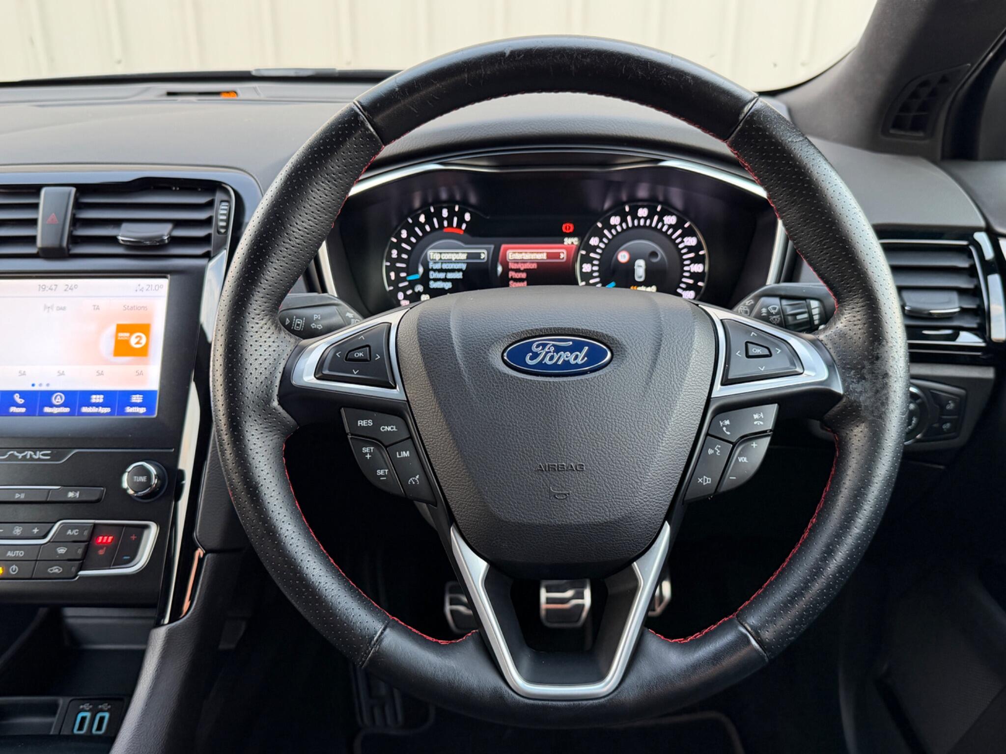 Ford Mondeo view 82