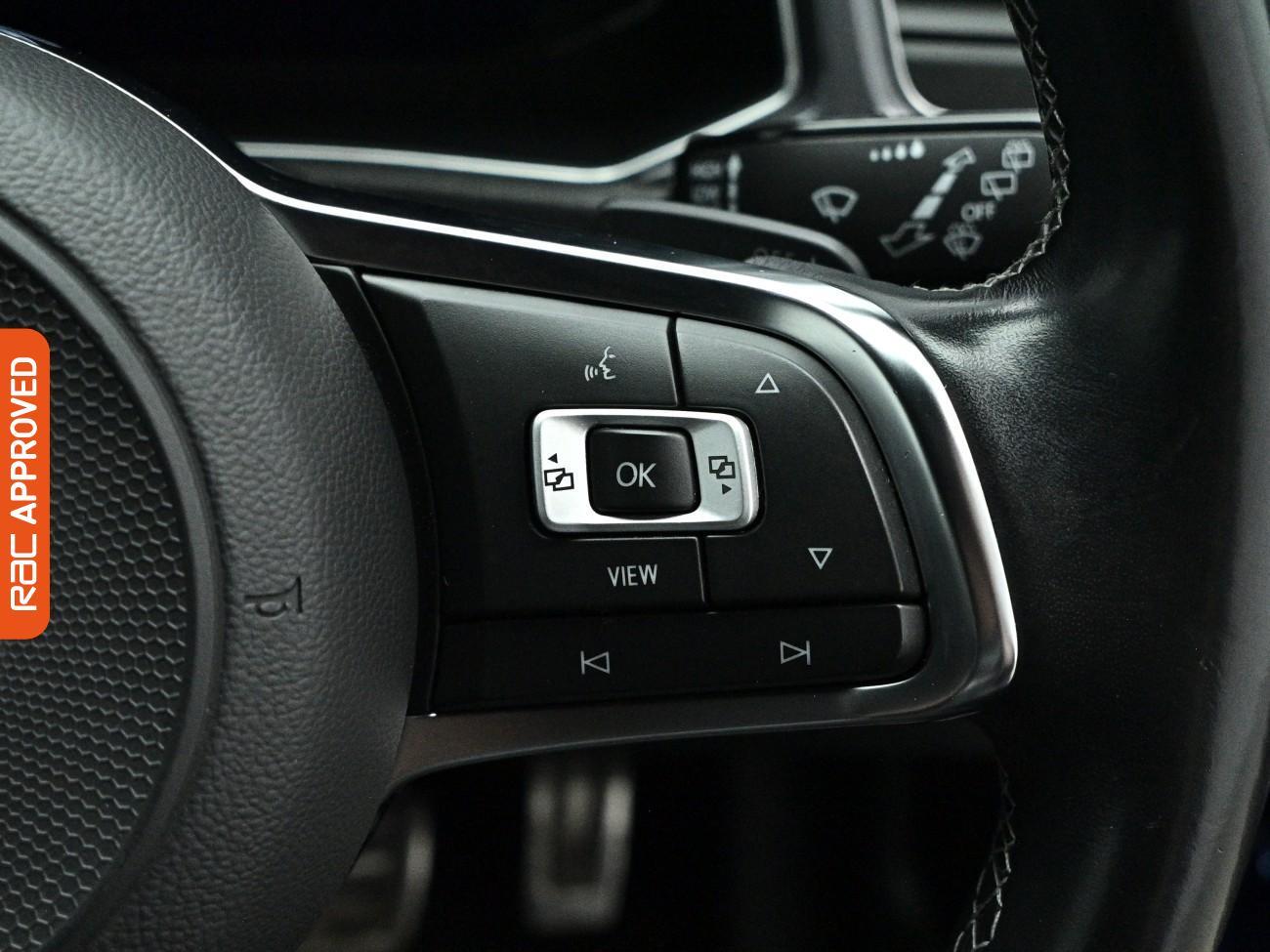Volkswagen T-Roc view 22
