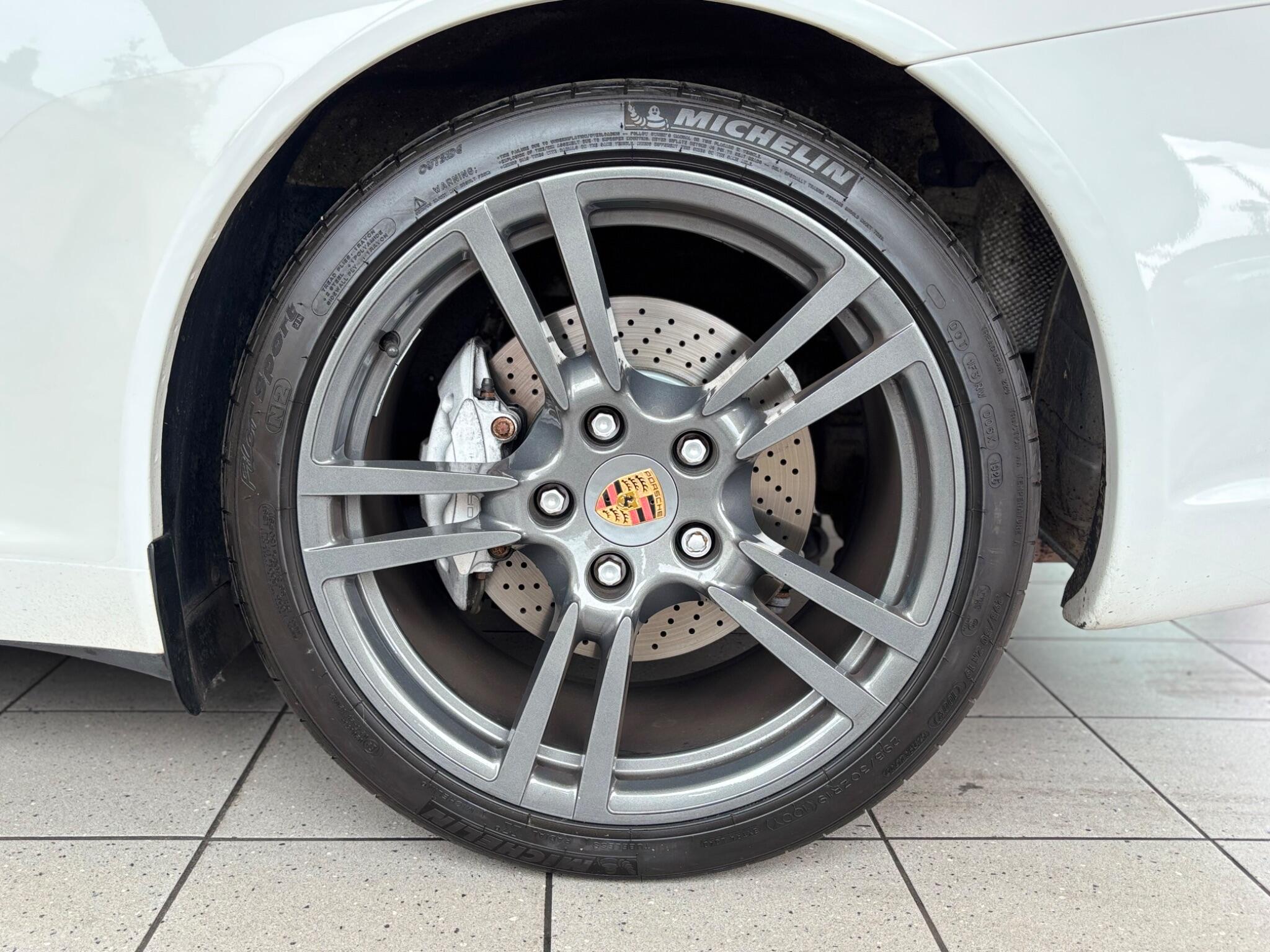 Porsche 911 view 20