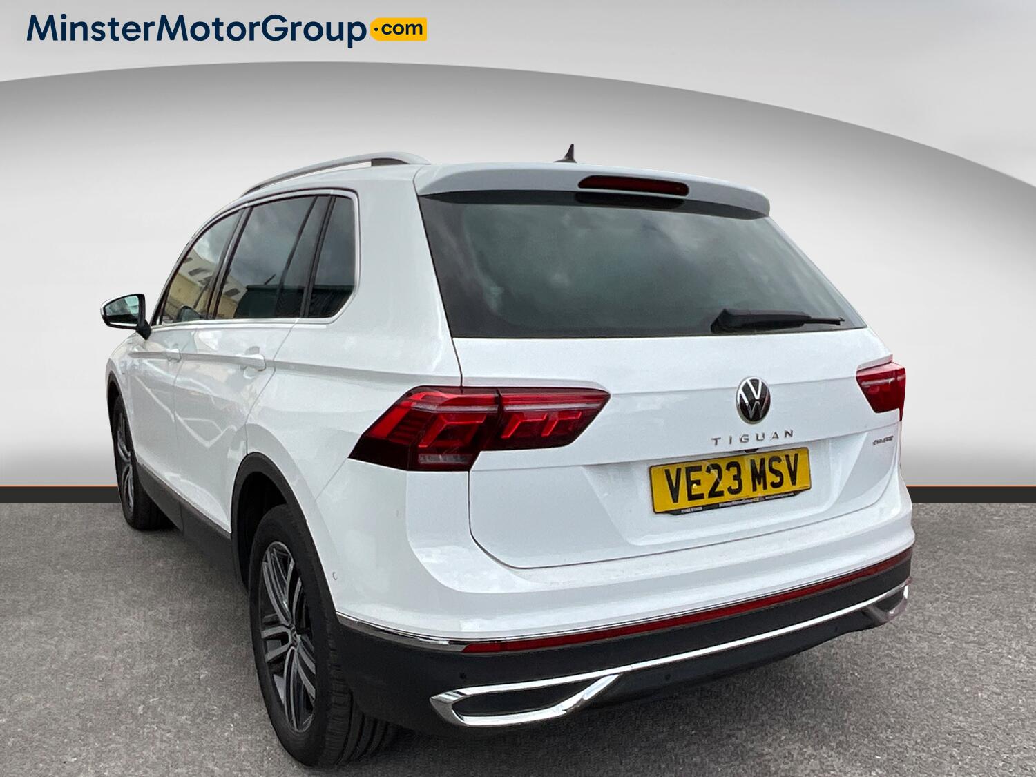 Volkswagen Tiguan view 4