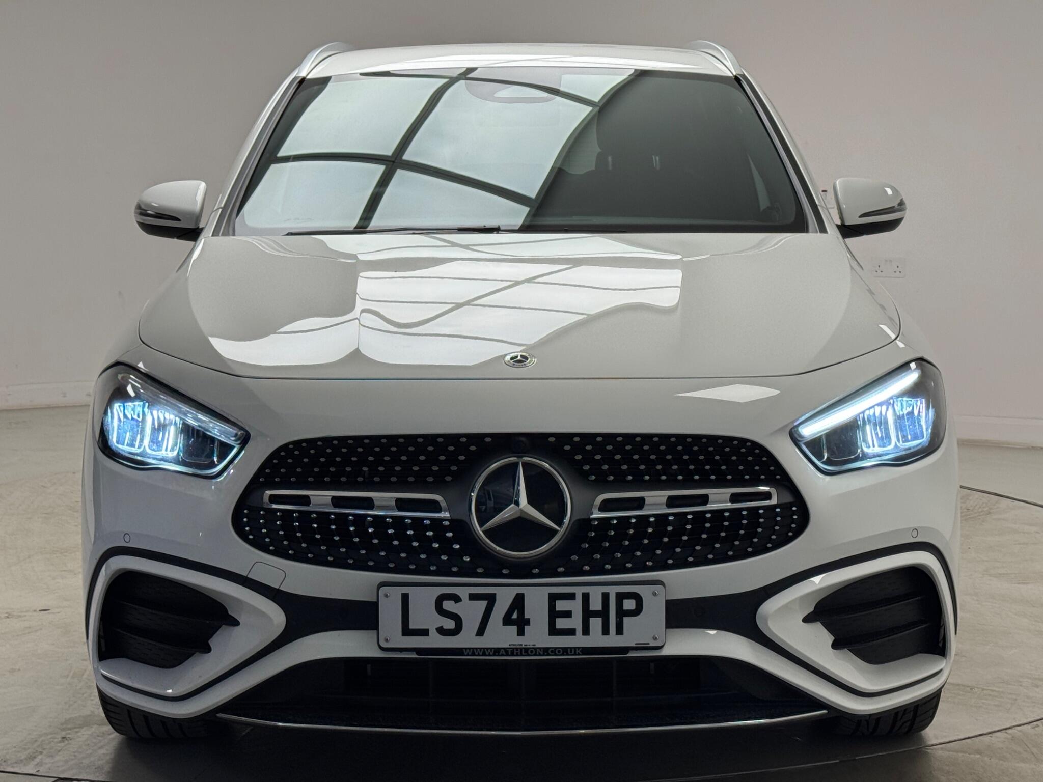 Mercedes-Benz Gla view 2