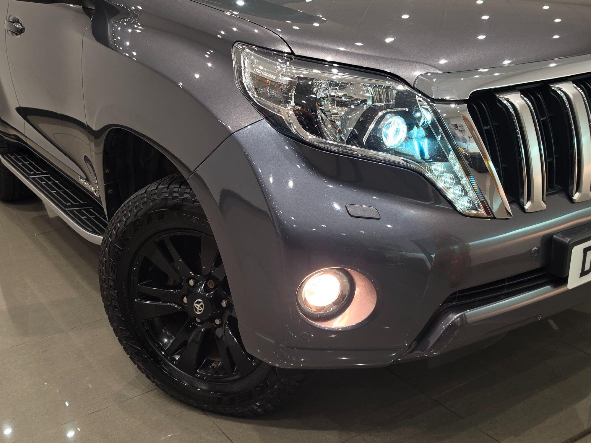 Toyota Land Cruiser view 88
