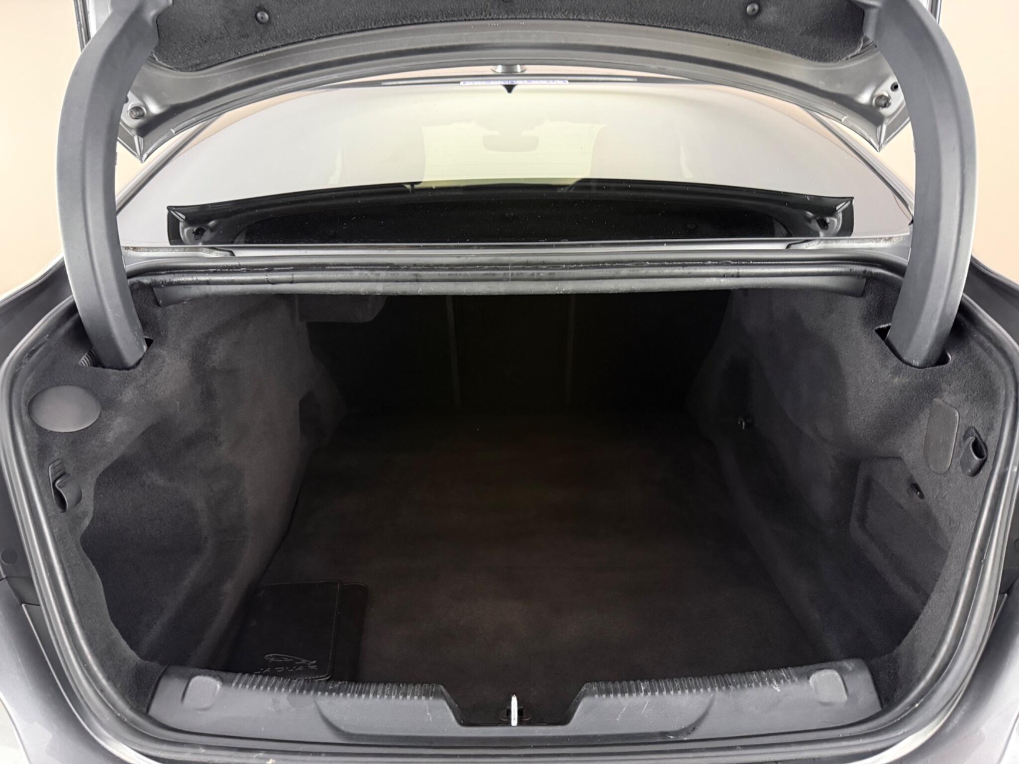 Jaguar Xe view 10