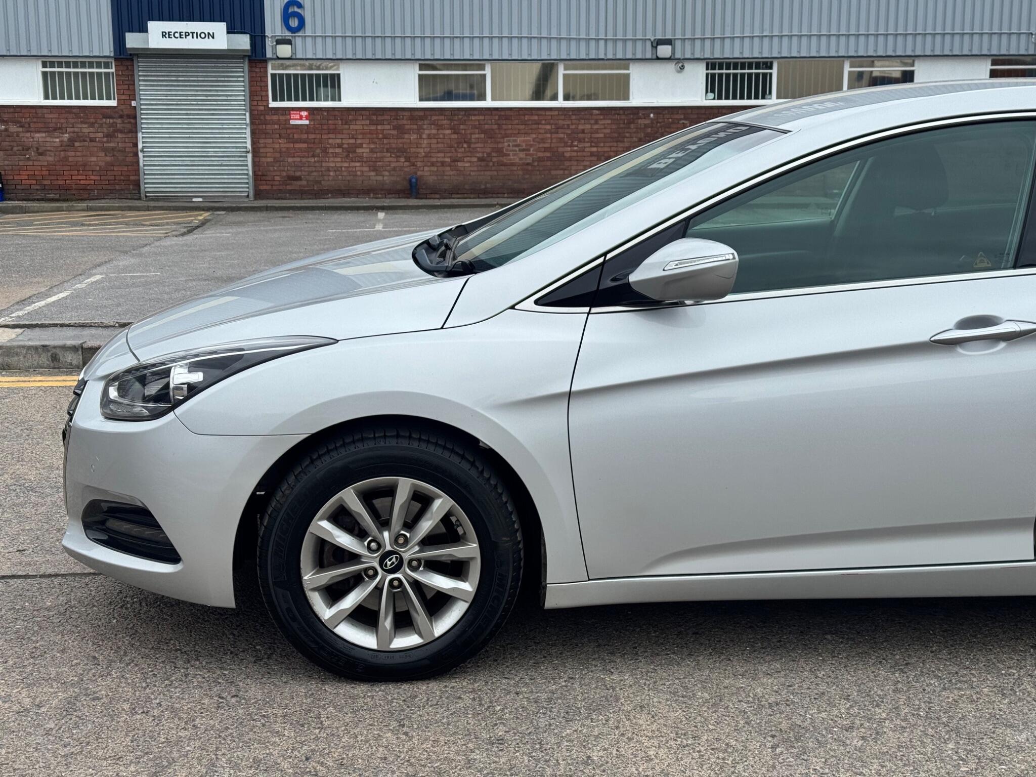 Hyundai i40 view 2