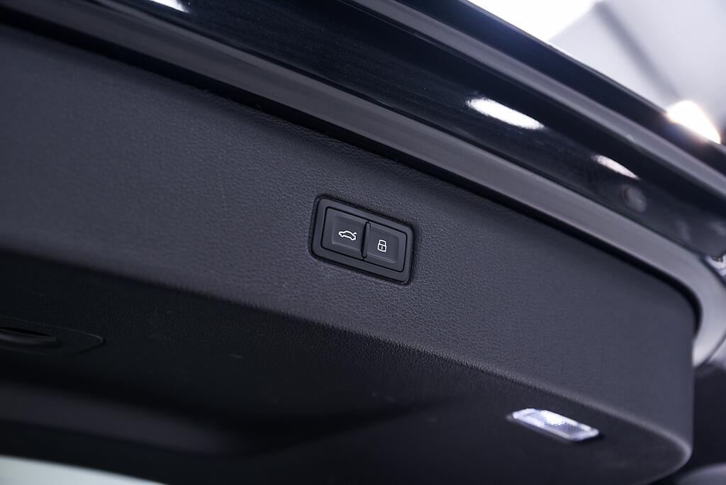 Audi Q7 view 30