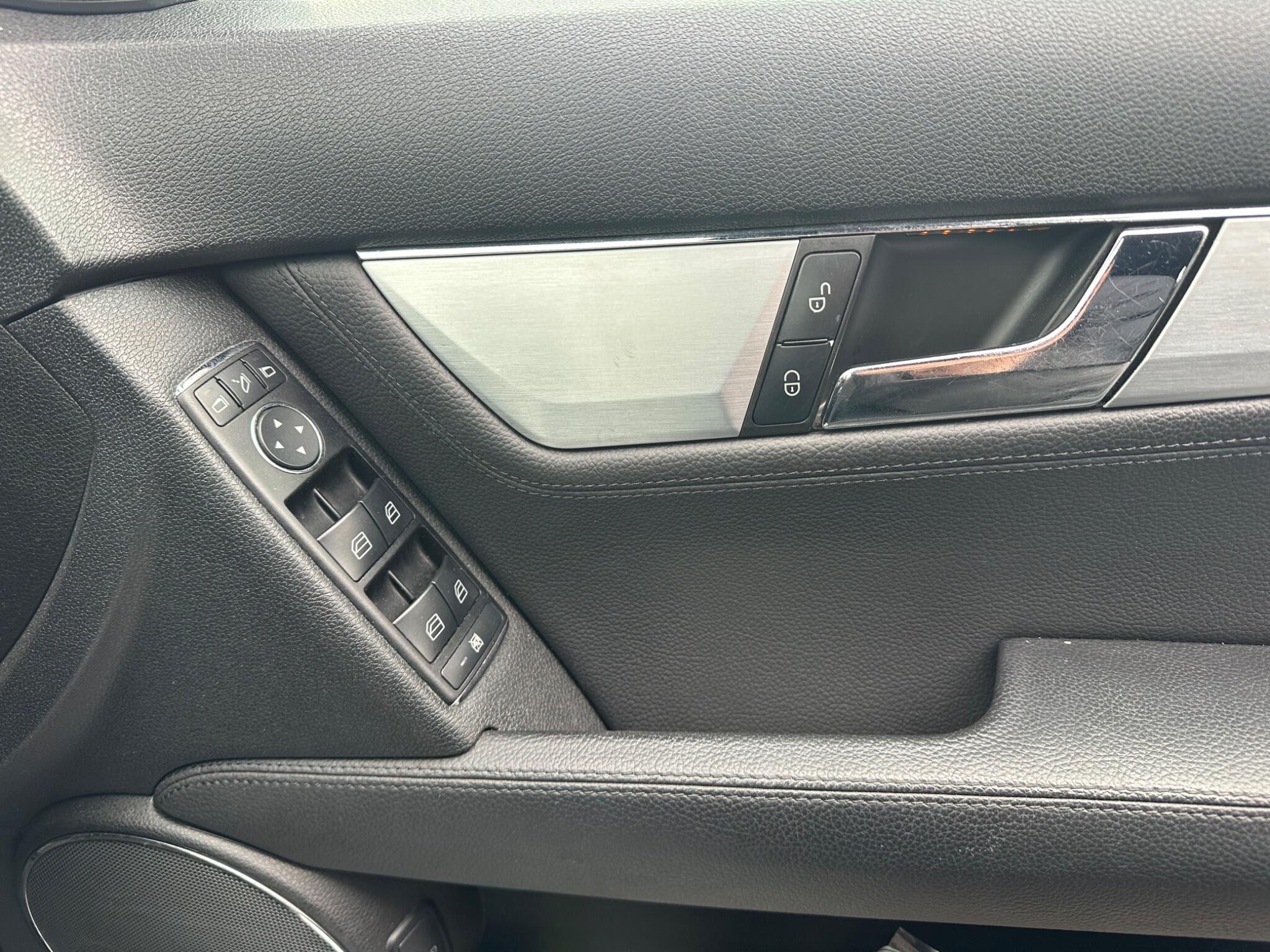 Mercedes-Benz C Class view 11