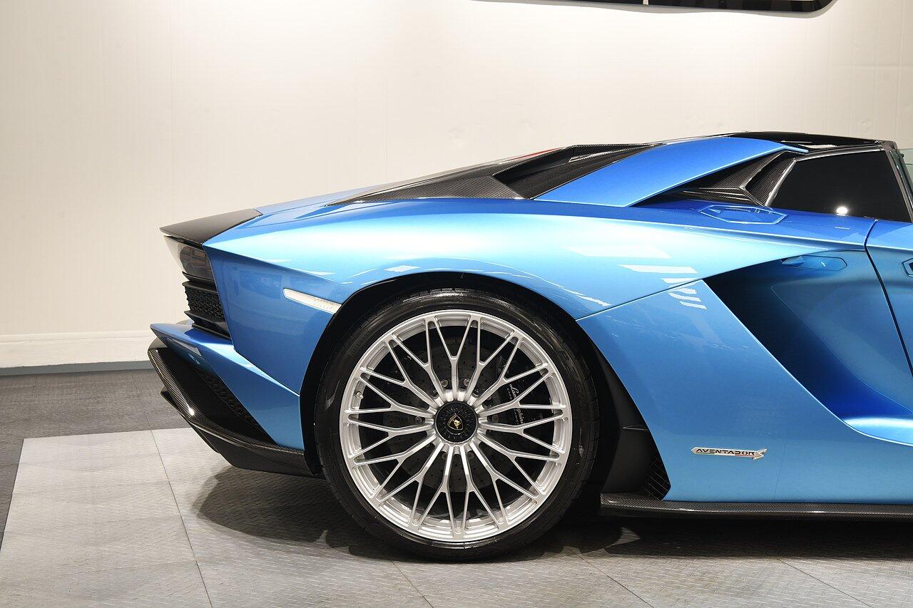 Lamborghini Aventador view 54