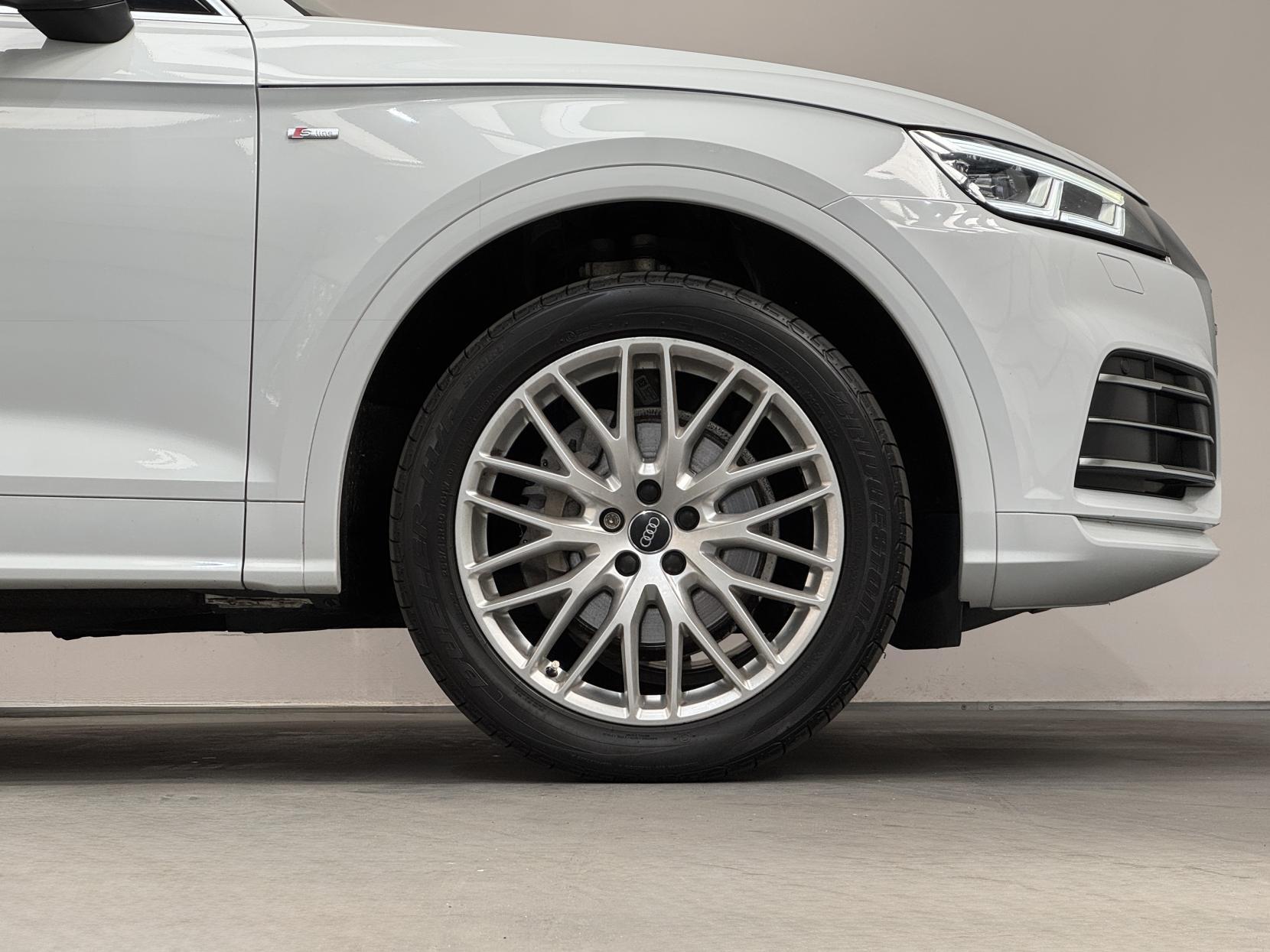 Audi Q5 view 19