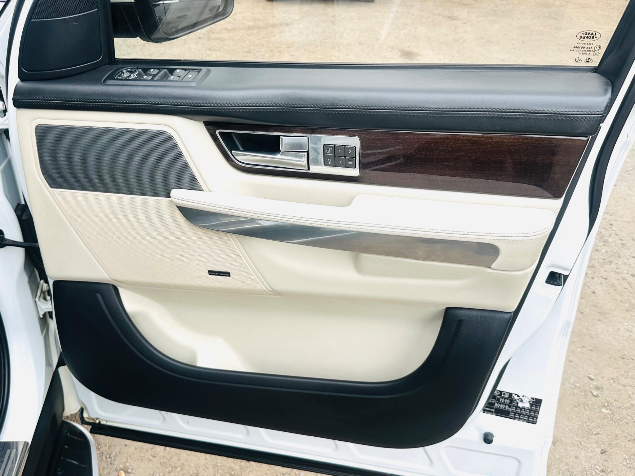 Land Rover Range Rover Sport view 30