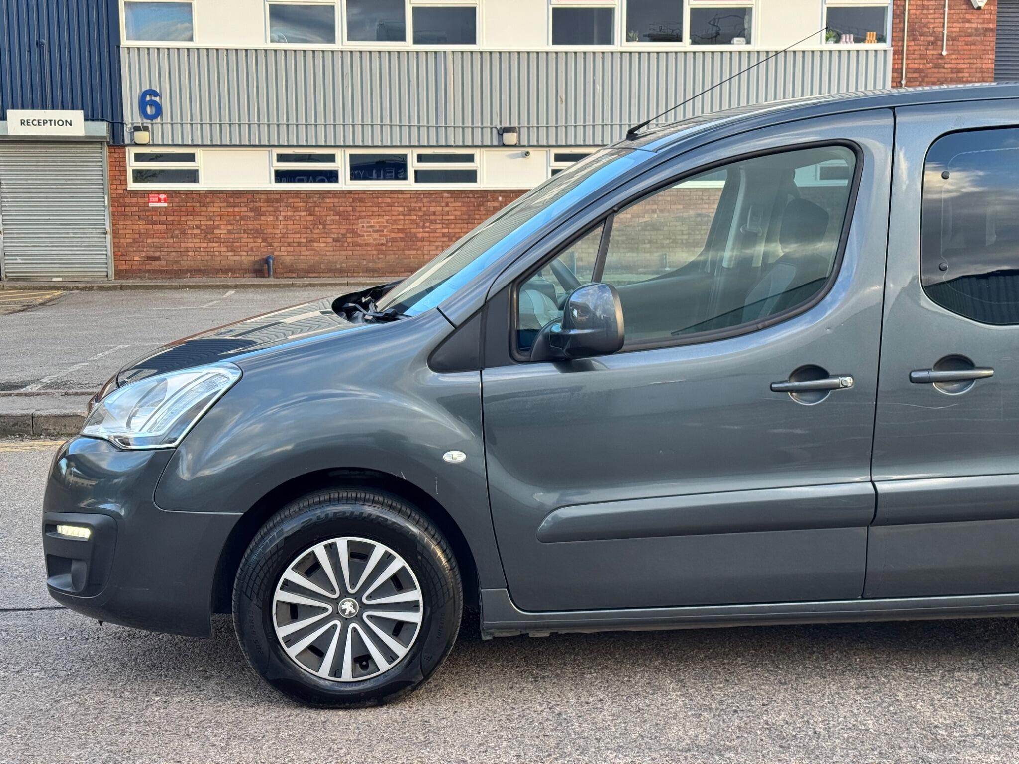 Peugeot Partner Tepee view 9
