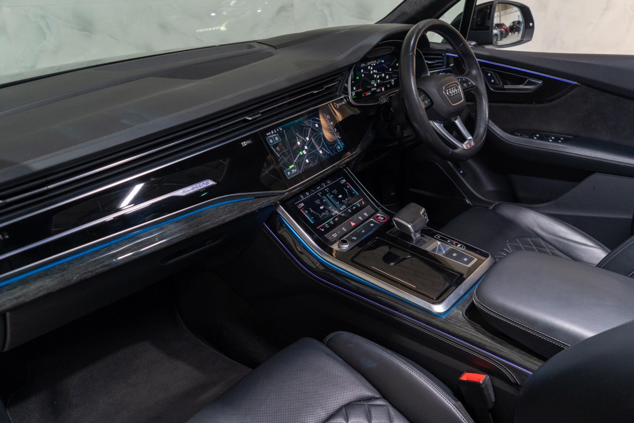 Audi SQ7 view 12