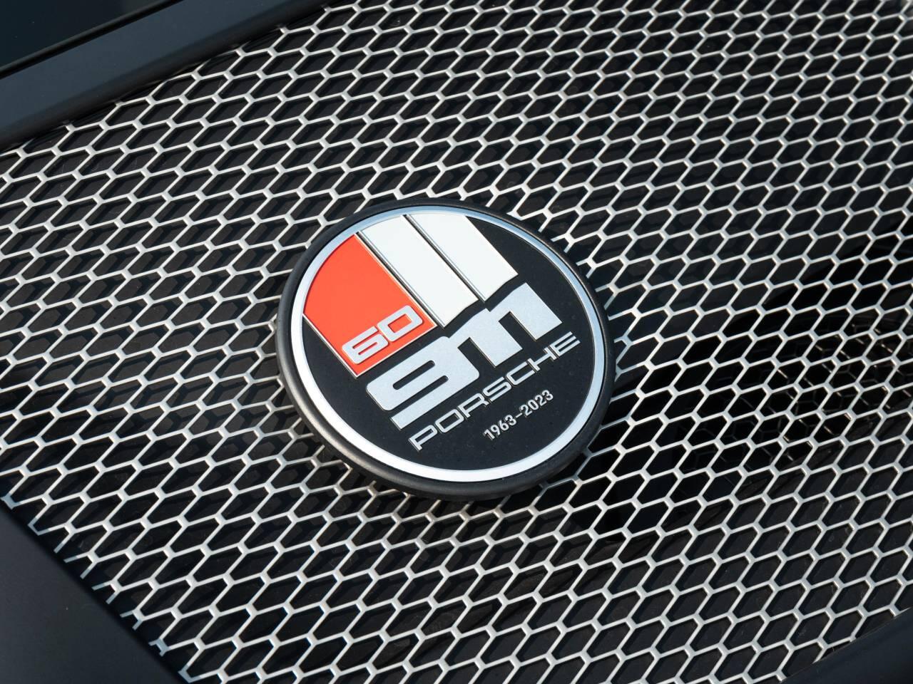 Porsche 911 view 11