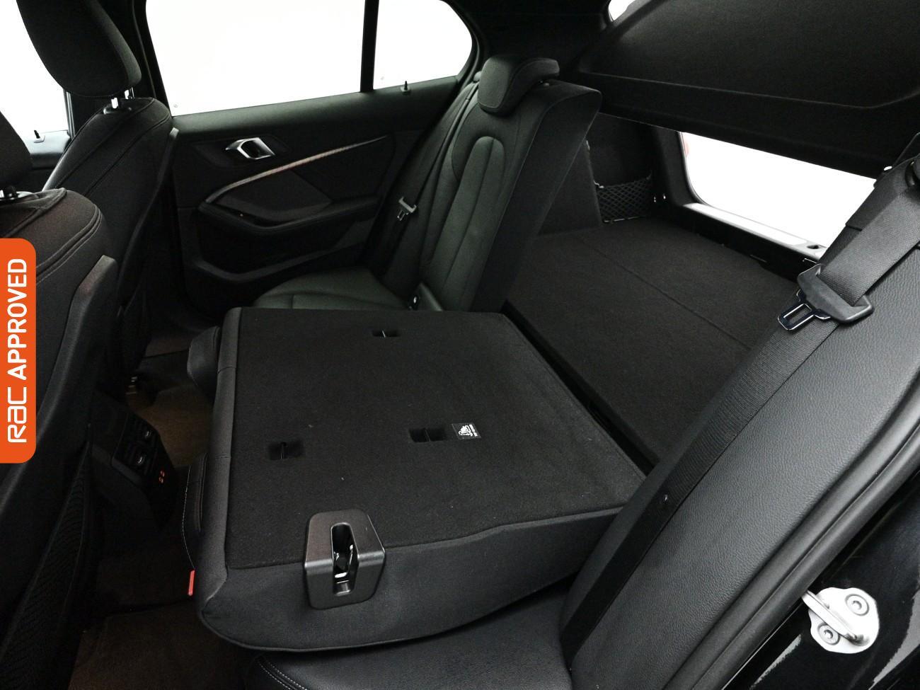 BMW 1 Series view 24
