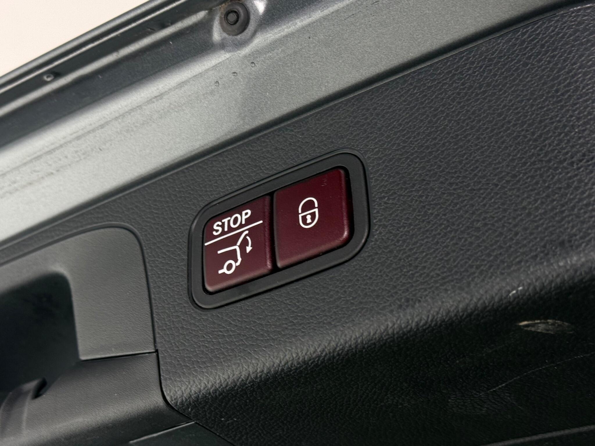 Mercedes-Benz GLC view 11