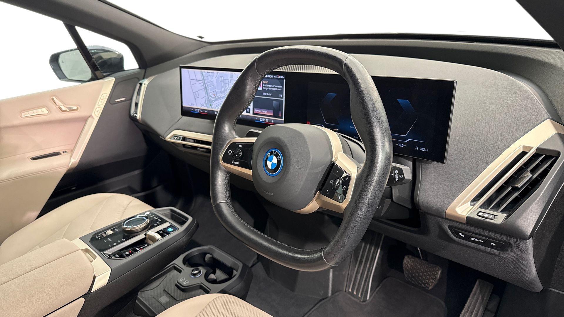 BMW Ix view 6