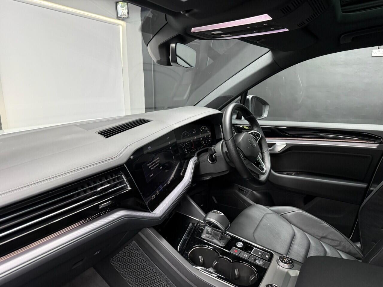 Volkswagen Touareg view 2