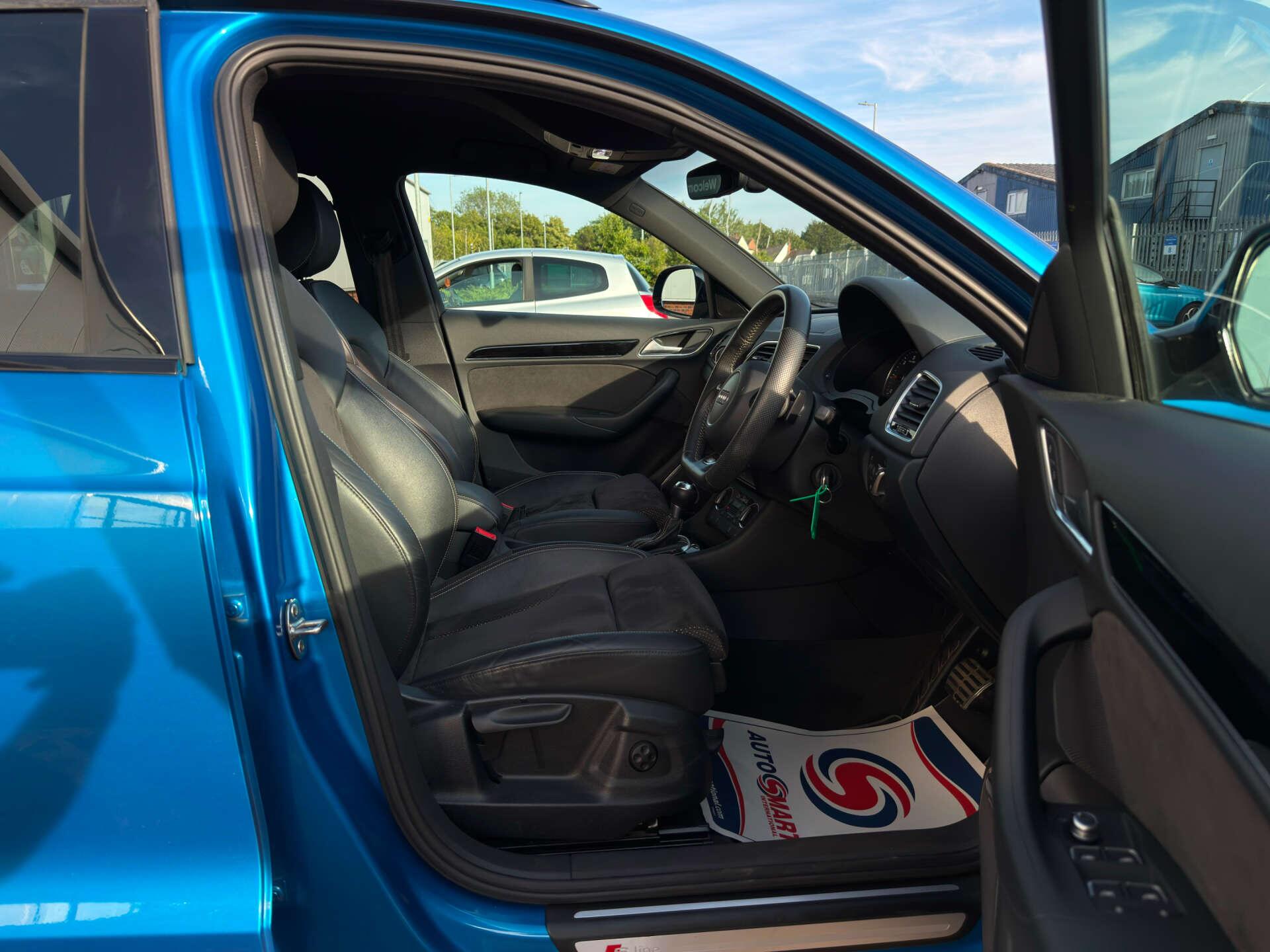 Audi Q3 view 21