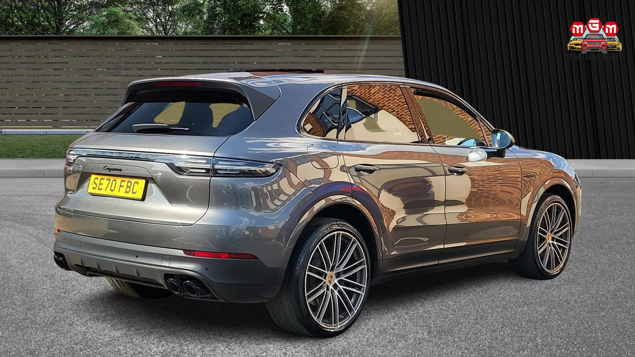 Porsche Cayenne view 10