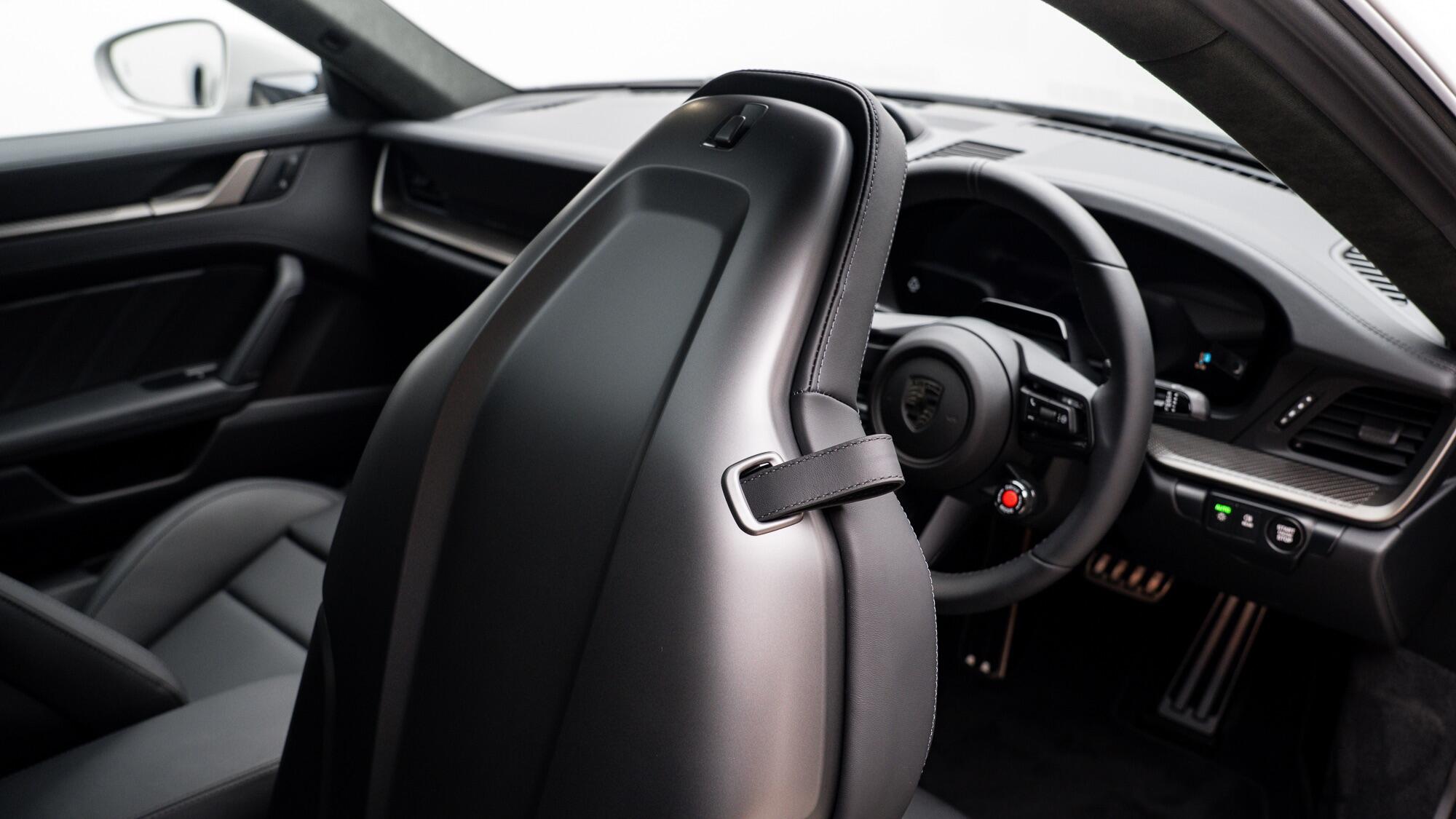 Porsche 911 view 7