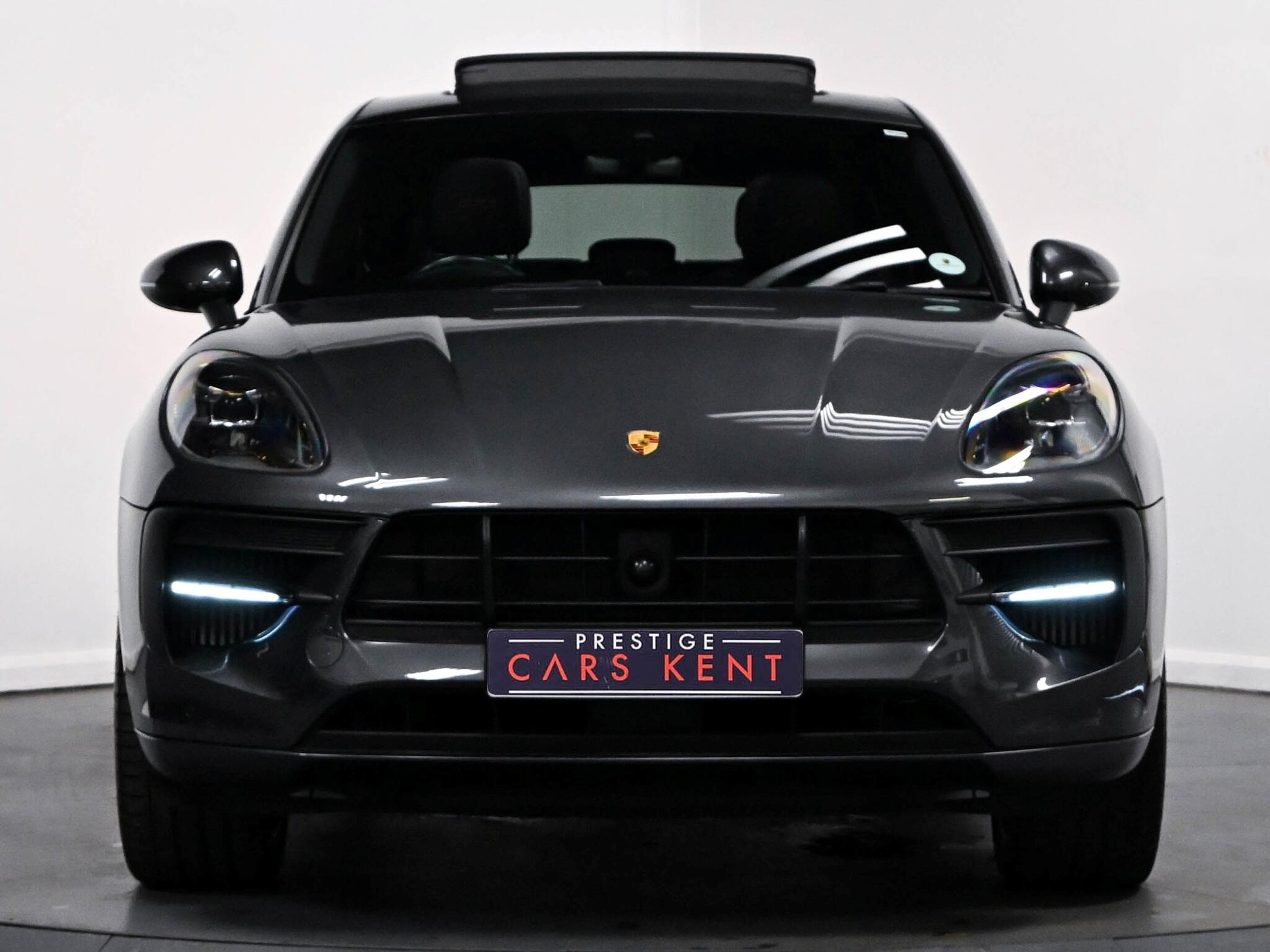 Porsche Macan view 19