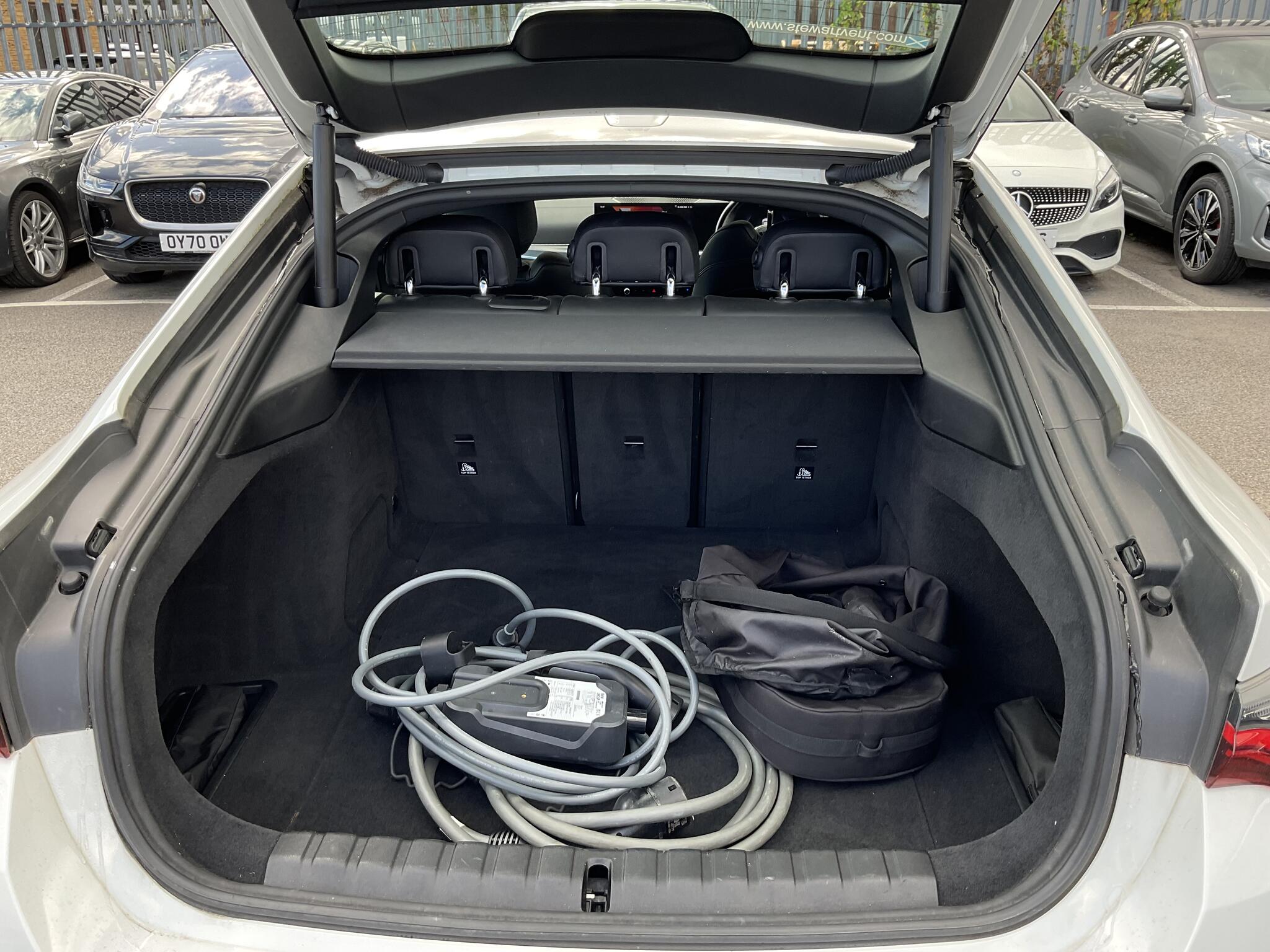 BMW I4 view 27