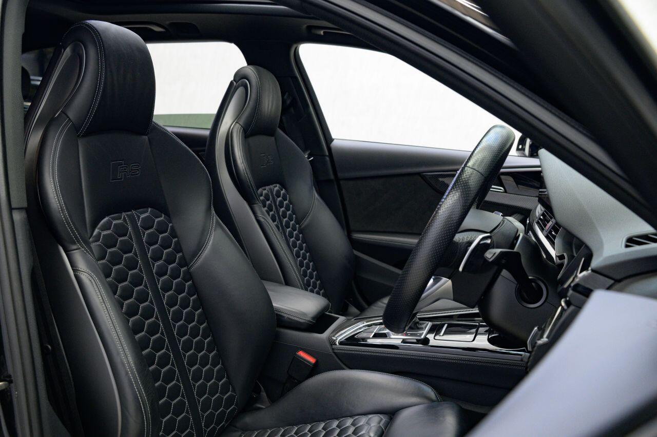 Audi RS4 view 14