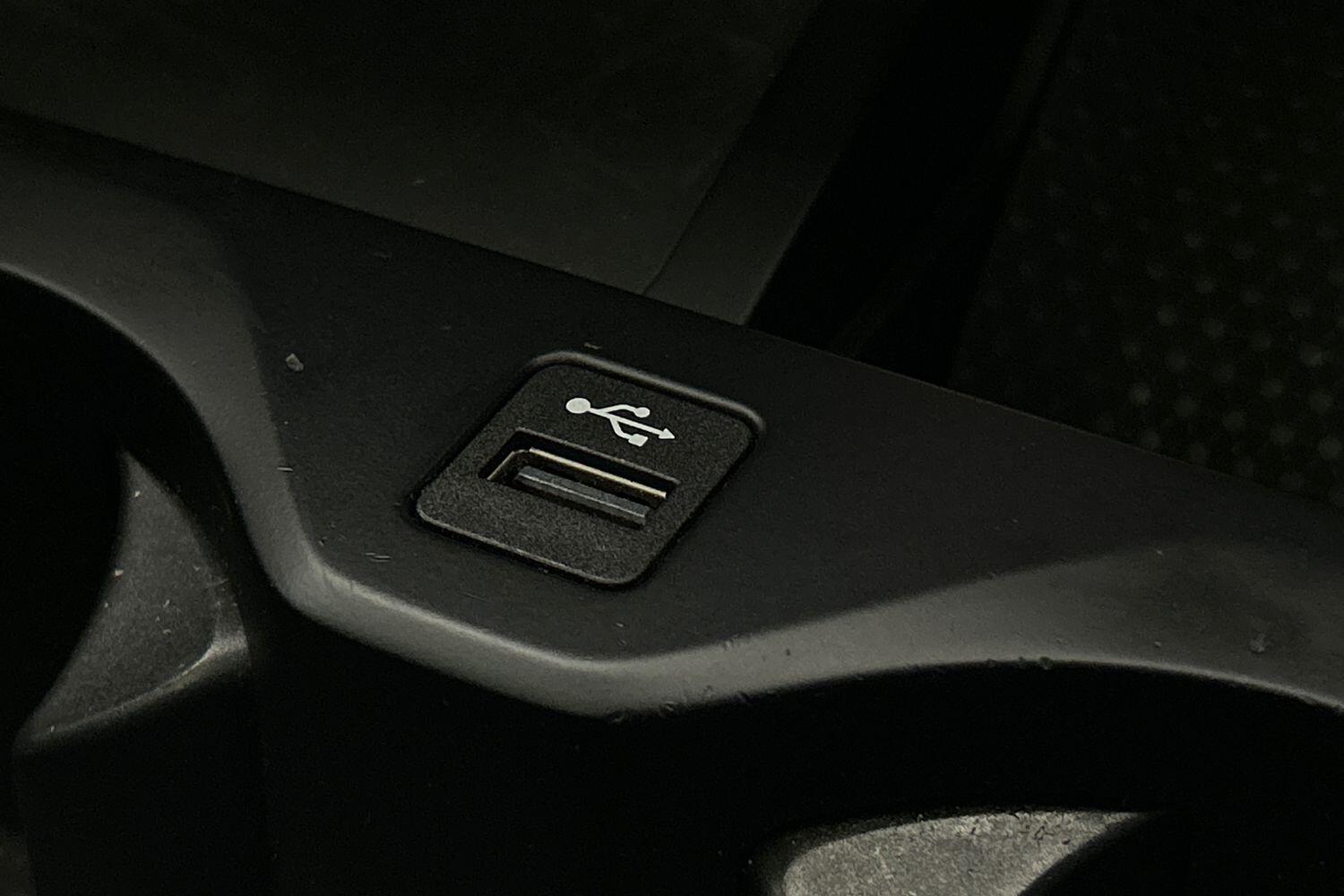 BMW X6 view 22
